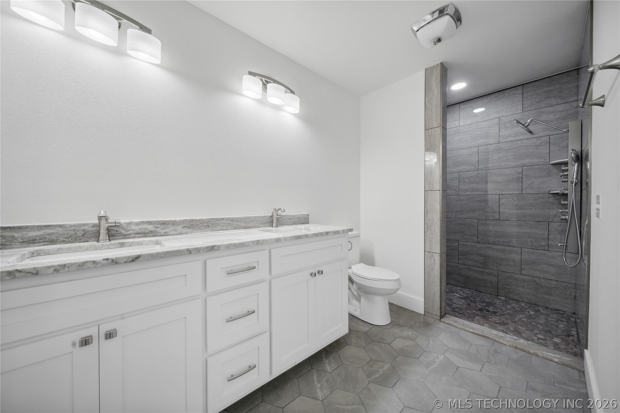 17990 W Grandview Road Tahlequah OK 74464