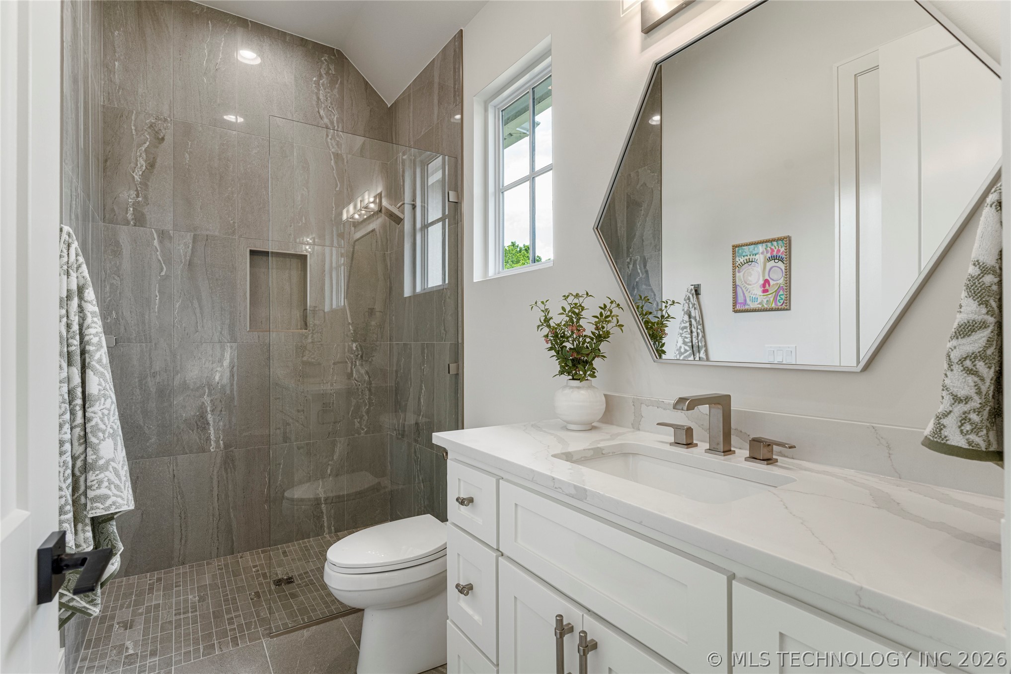 17776 E Falcon Pass Owasso OK 74055