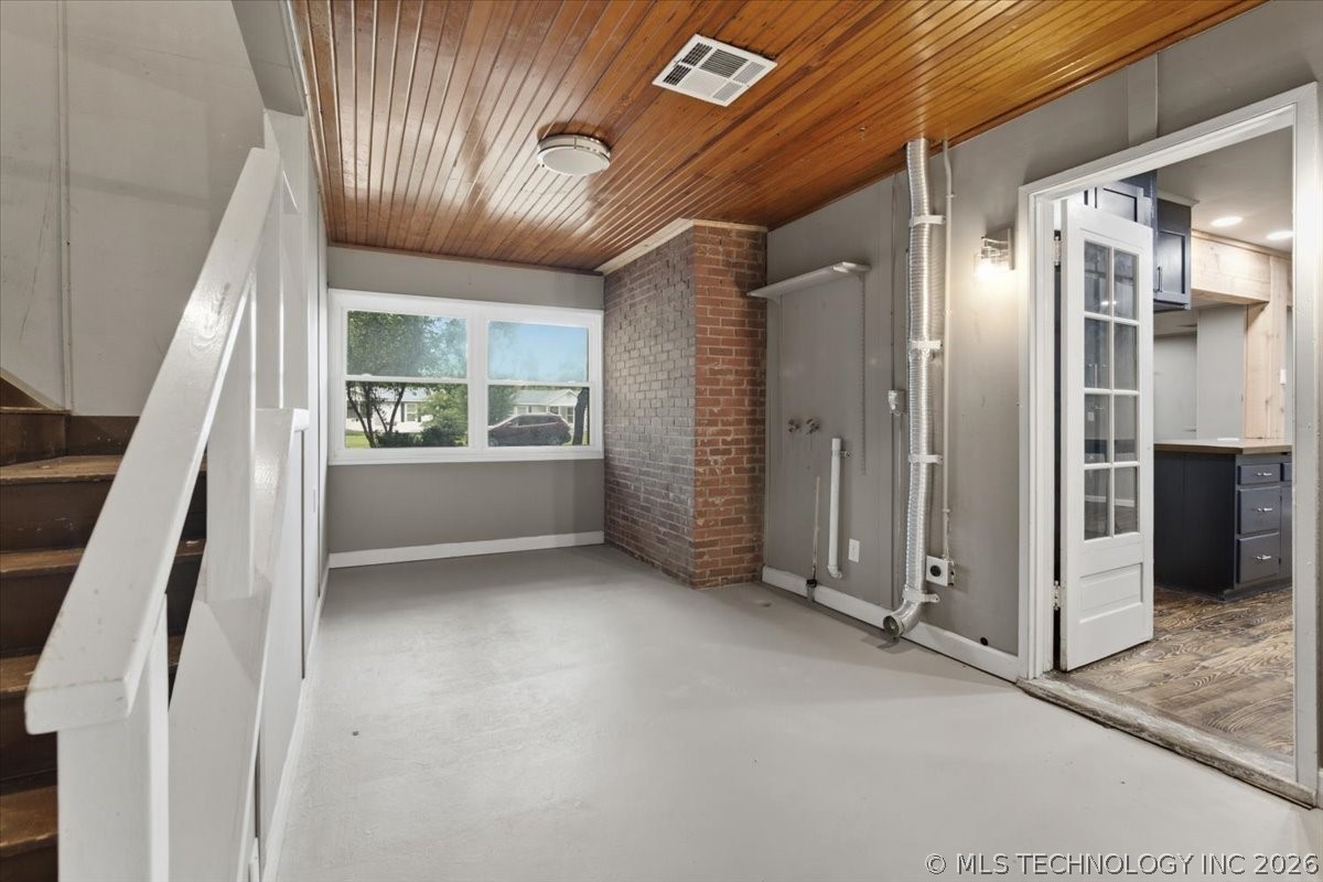 1440 E 55th Place Tulsa OK 74105