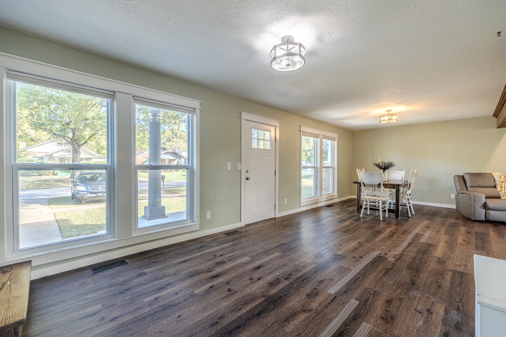 1611 W Broadway Street Collinsville OK 74021