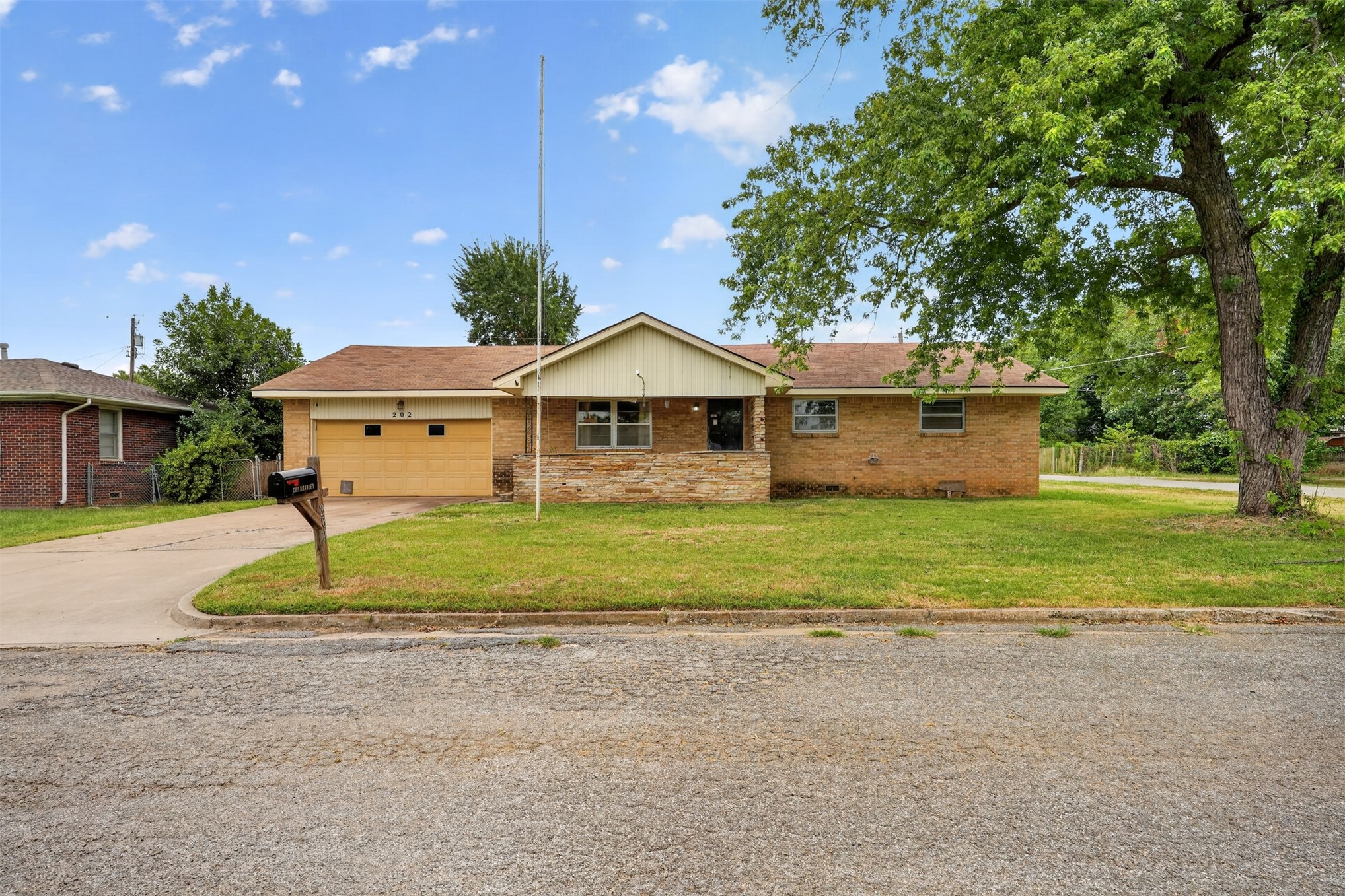 202 Bradley Place Bartlesville OK 74006