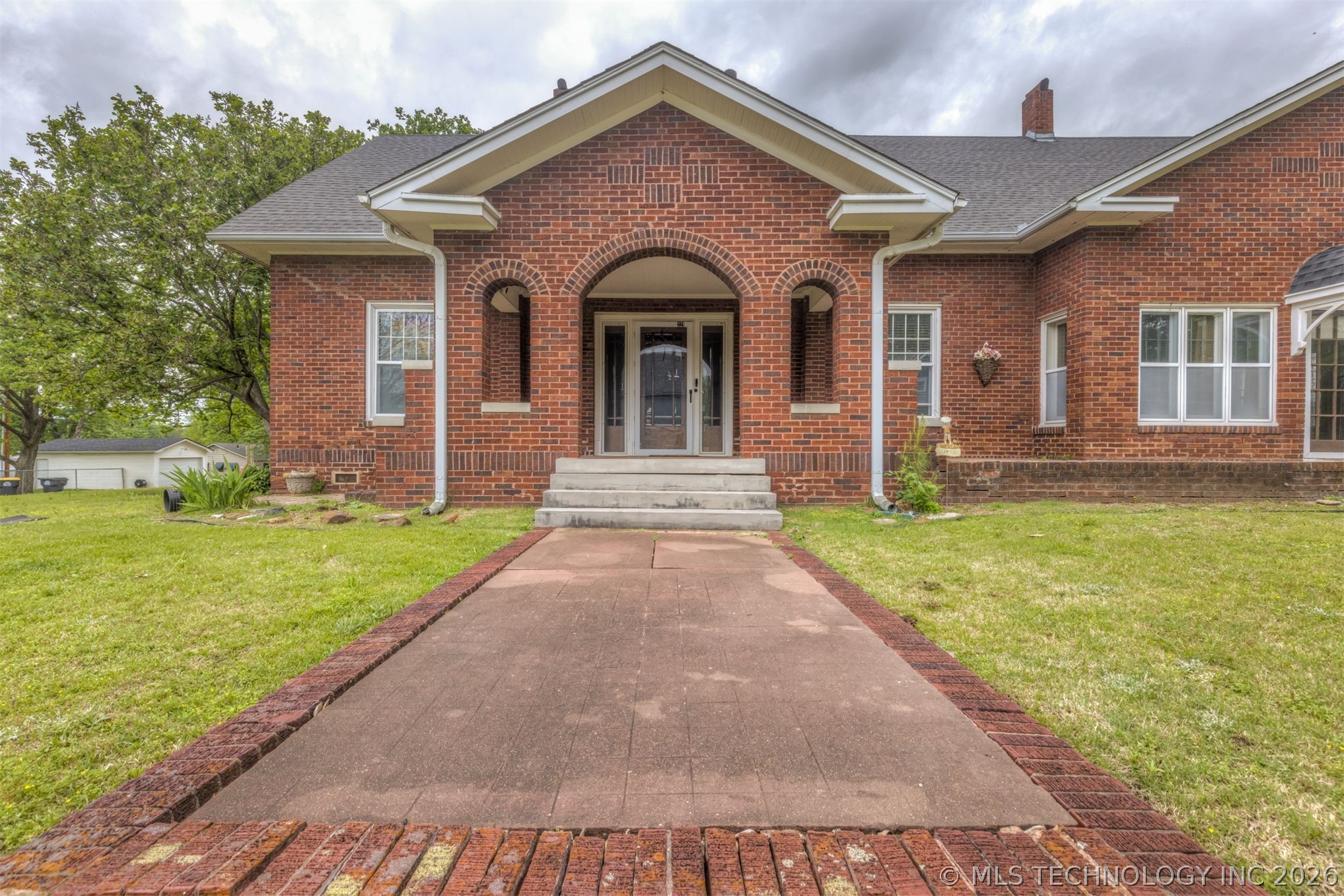 221 W Pecan Street Coweta OK 74429