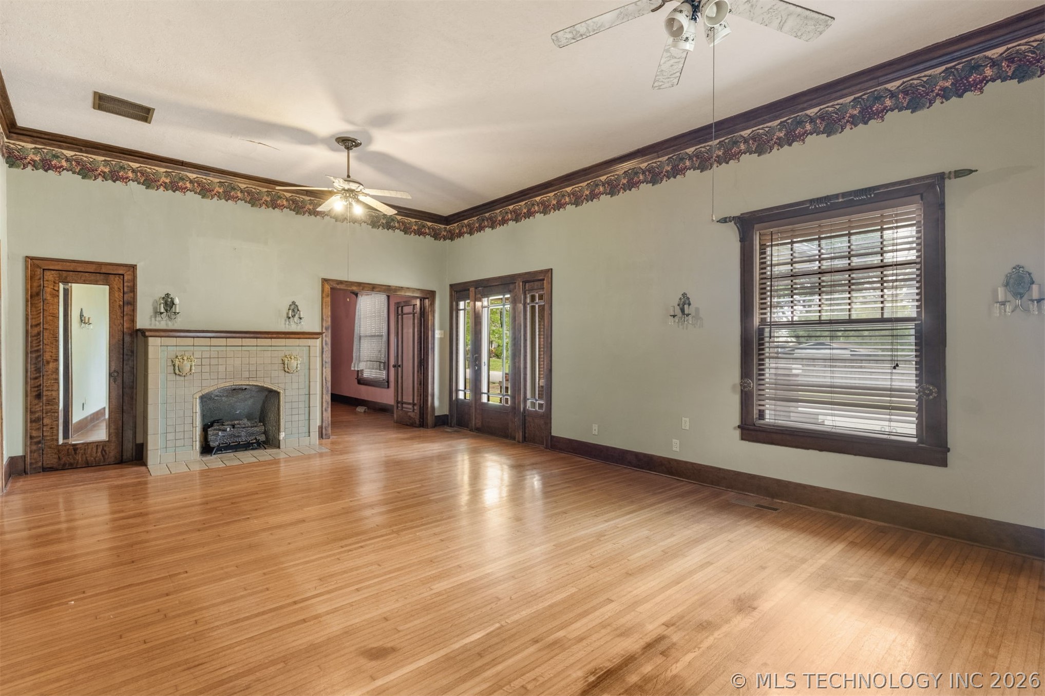 221 W Pecan Street Coweta OK 74429