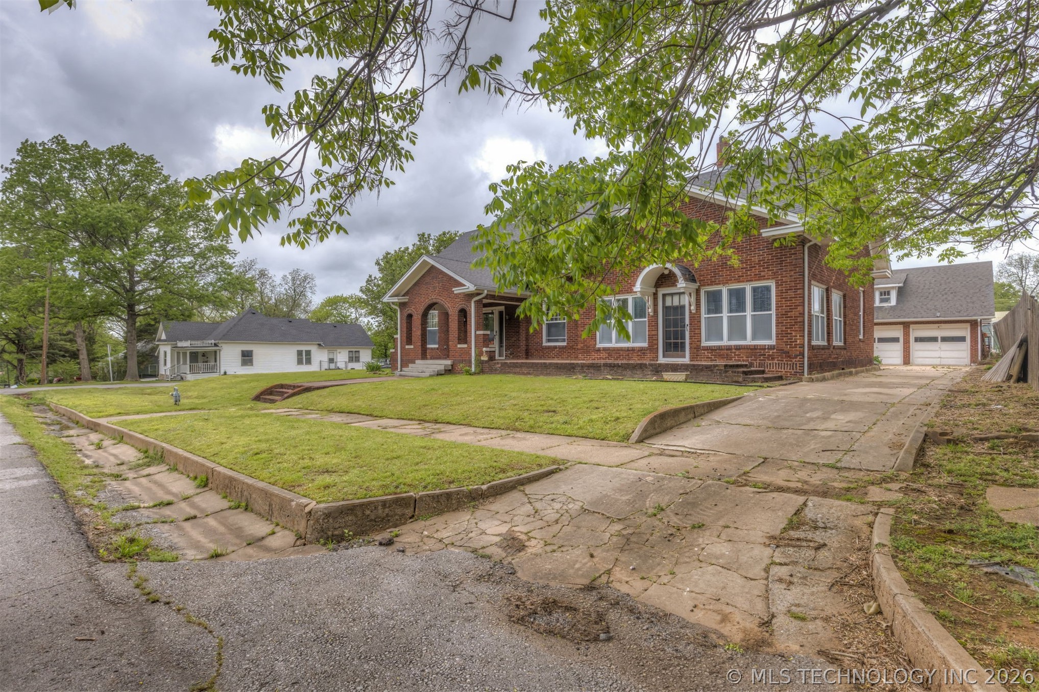 221 W Pecan Street Coweta OK 74429
