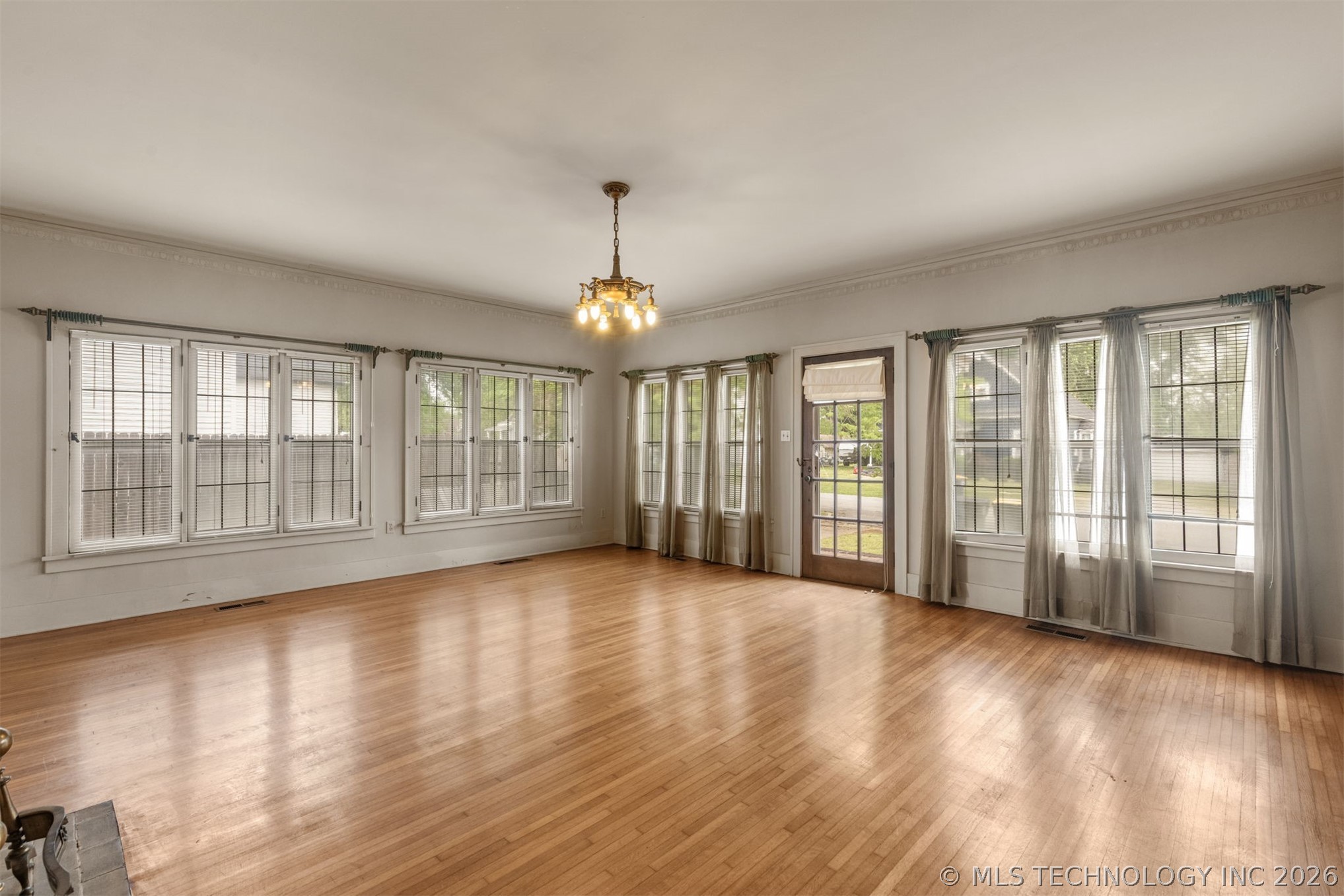 221 W Pecan Street Coweta OK 74429