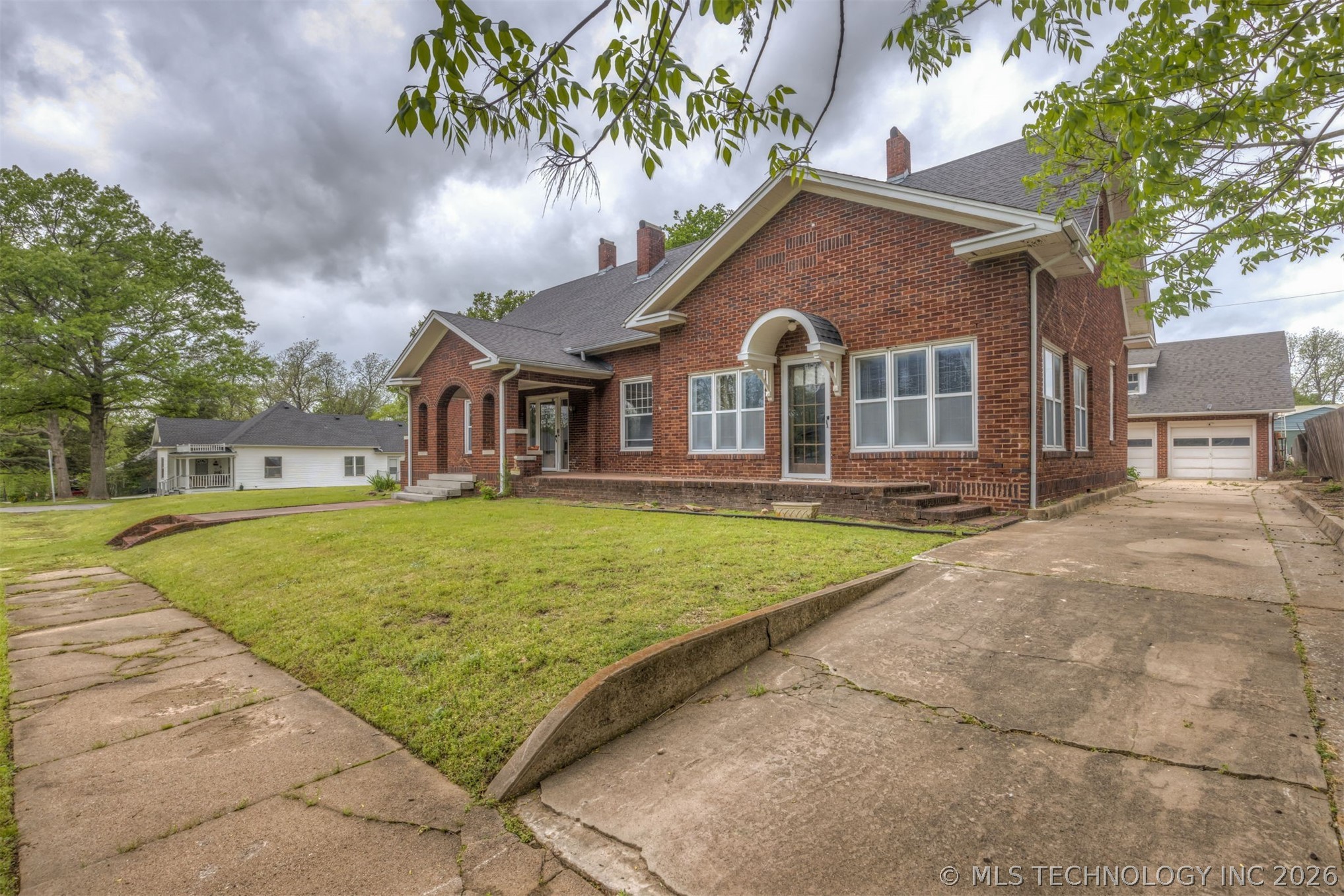 221 W Pecan Street Coweta OK 74429