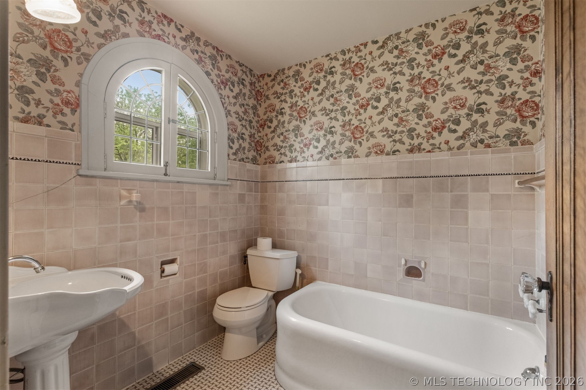 221 W Pecan Street Coweta OK 74429