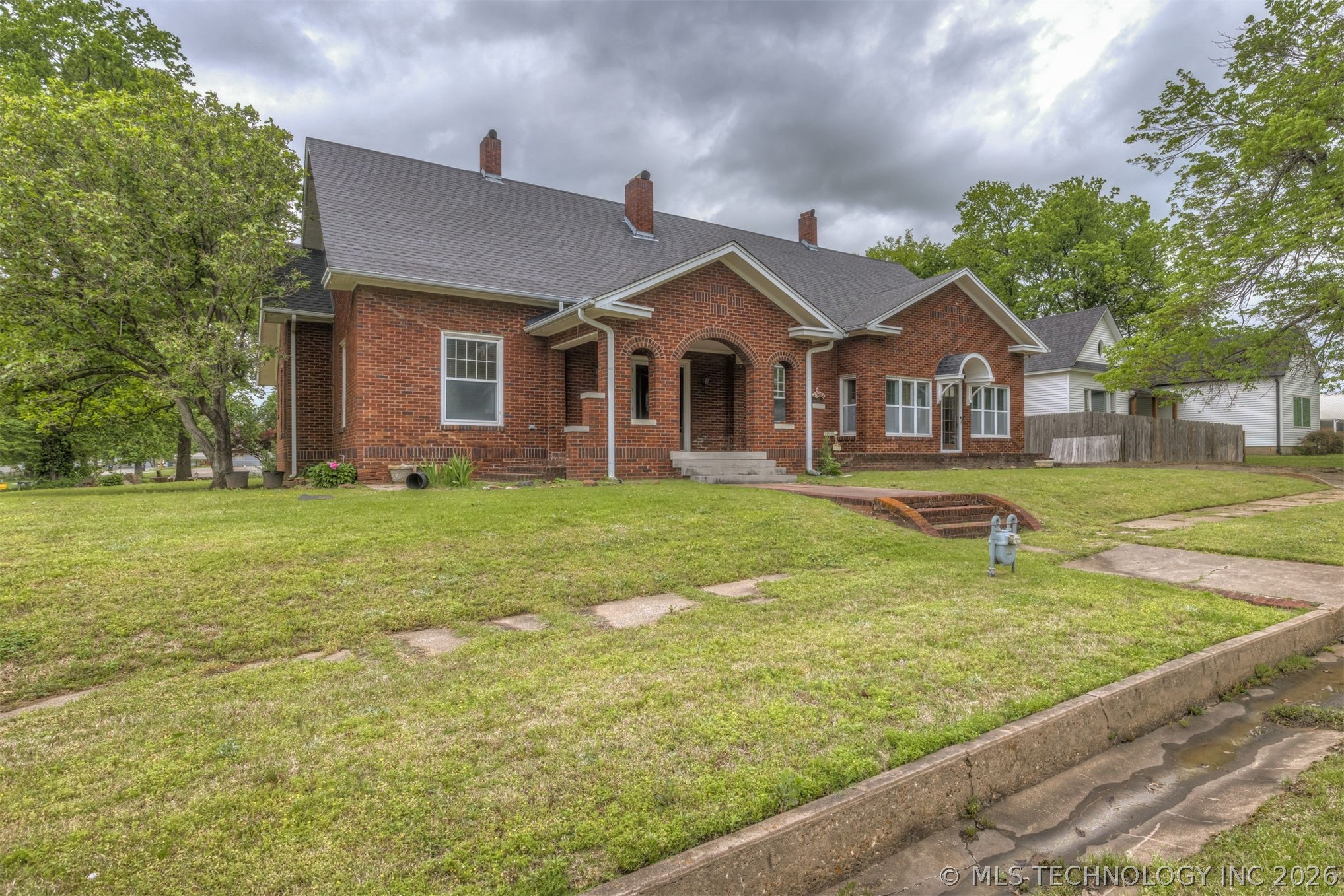 221 W Pecan Street Coweta OK 74429