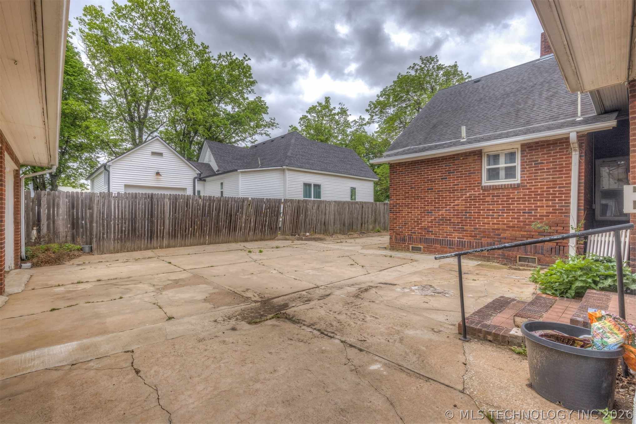 221 W Pecan Street Coweta OK 74429