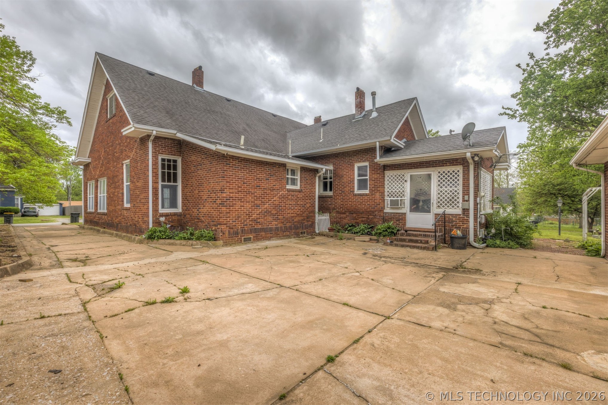 221 W Pecan Street Coweta OK 74429