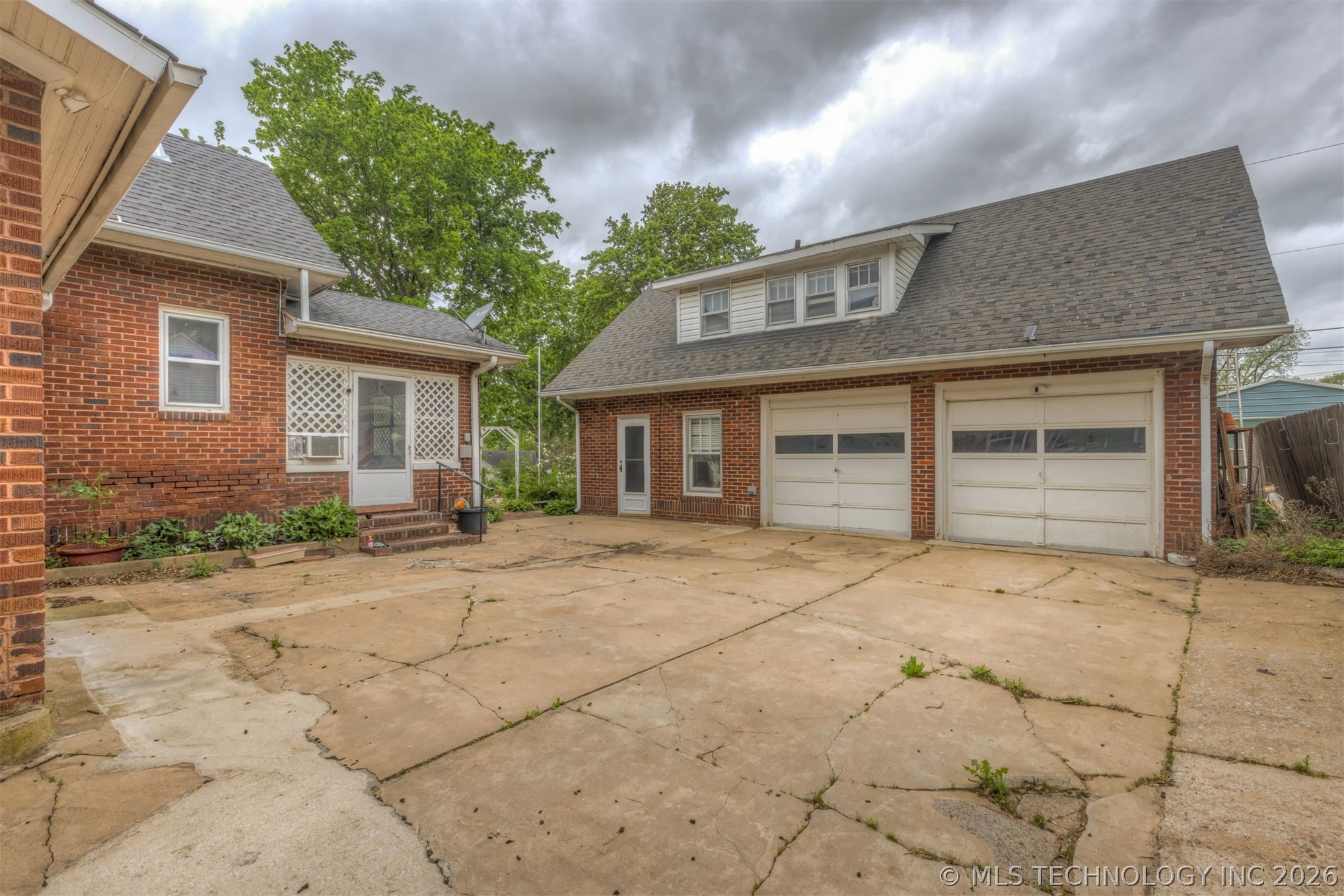 221 W Pecan Street Coweta OK 74429