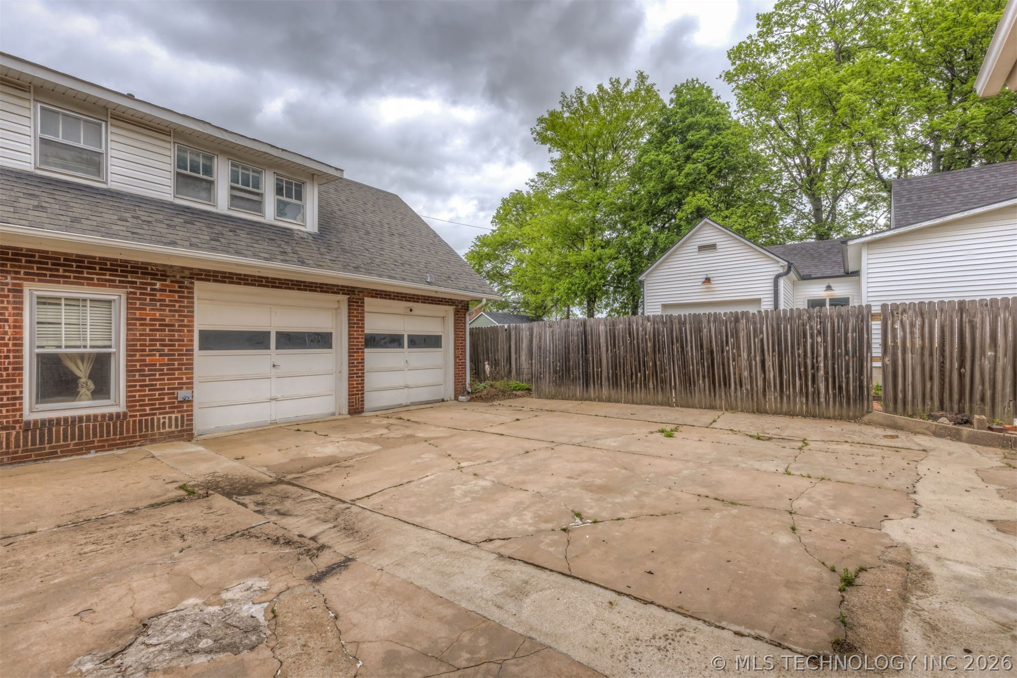 221 W Pecan Street Coweta OK 74429
