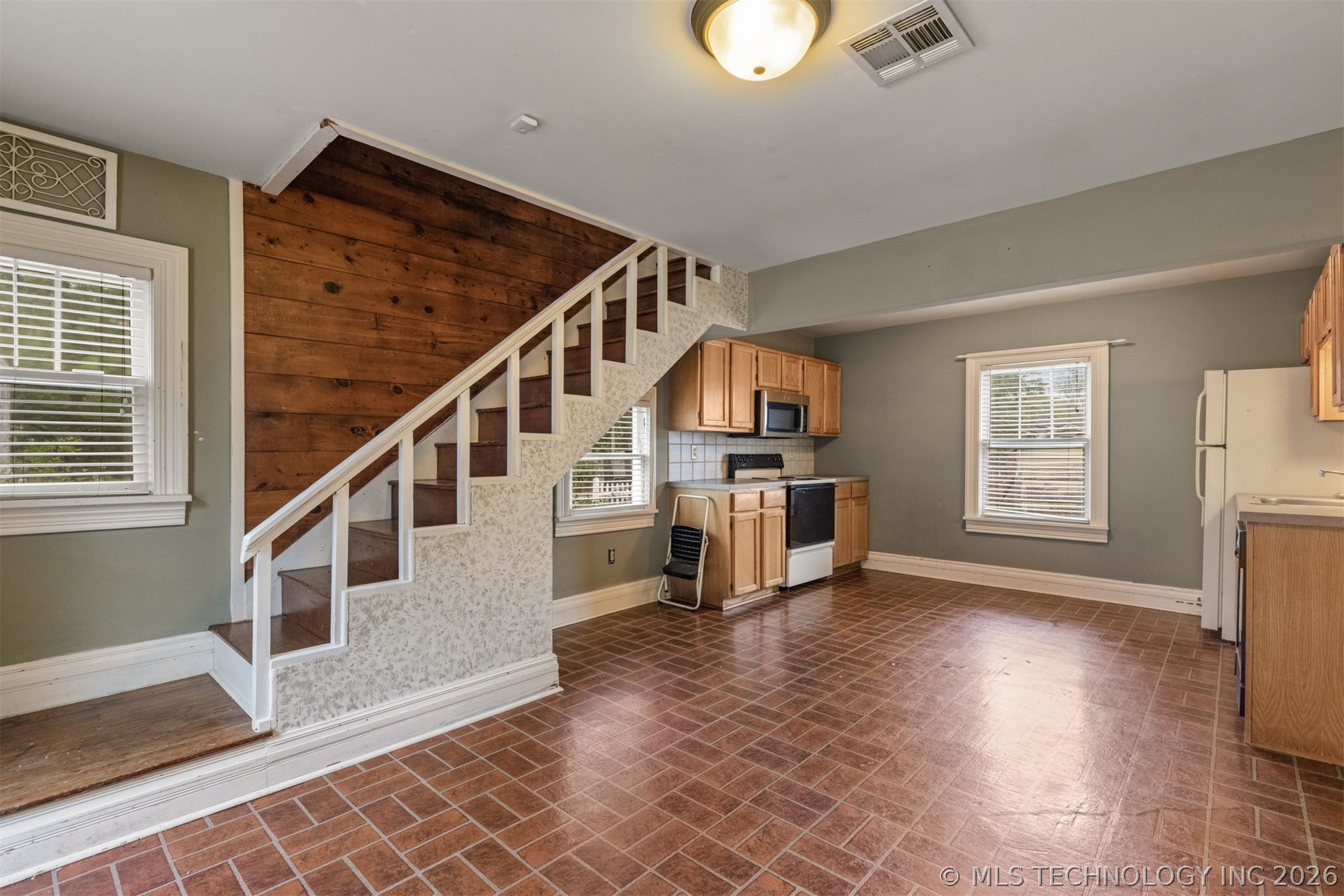 221 W Pecan Street Coweta OK 74429