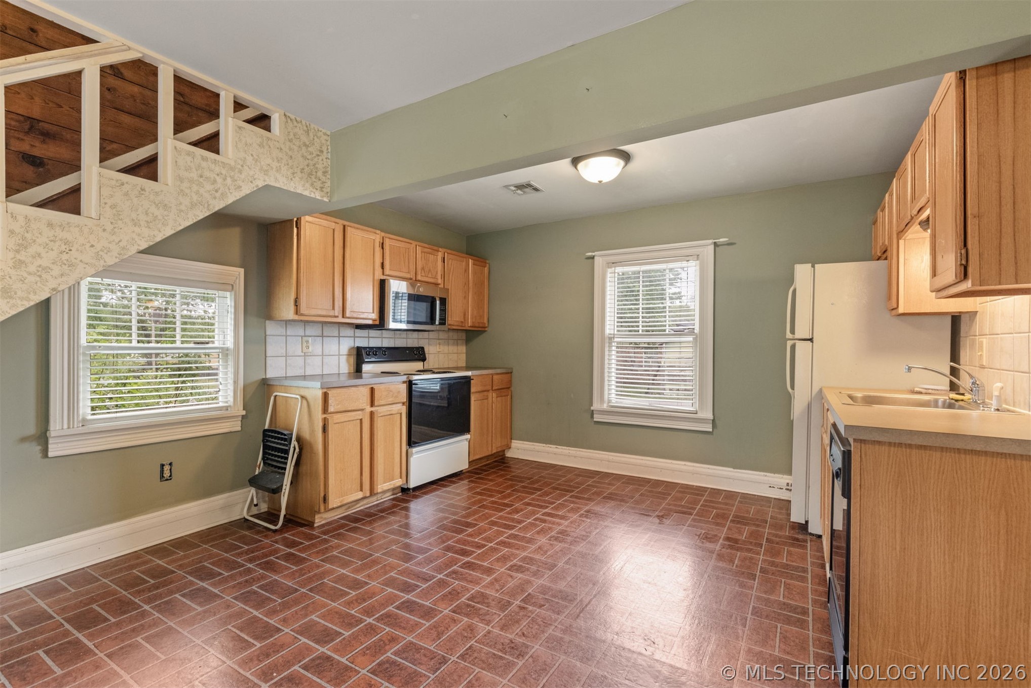 221 W Pecan Street Coweta OK 74429