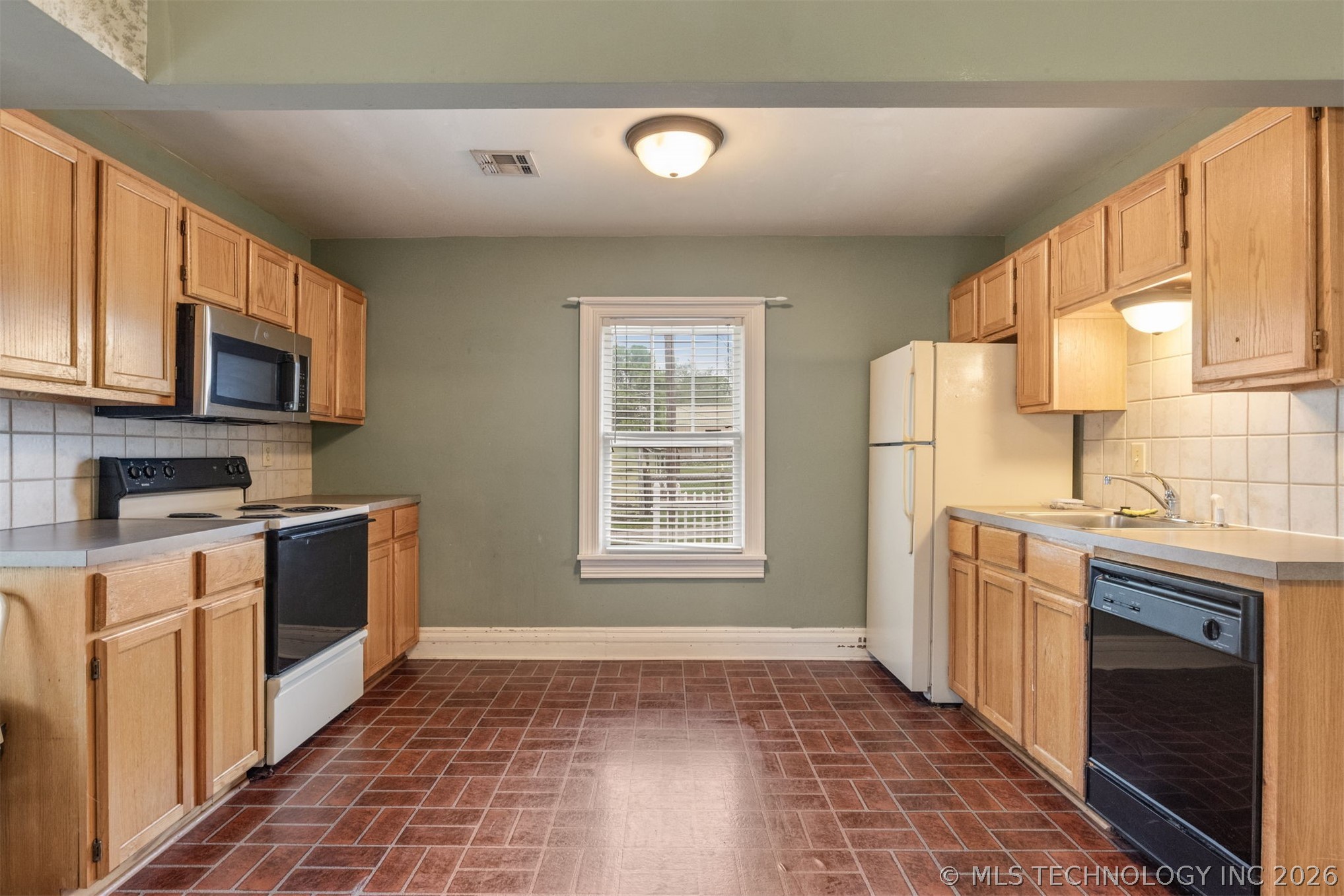 221 W Pecan Street Coweta OK 74429
