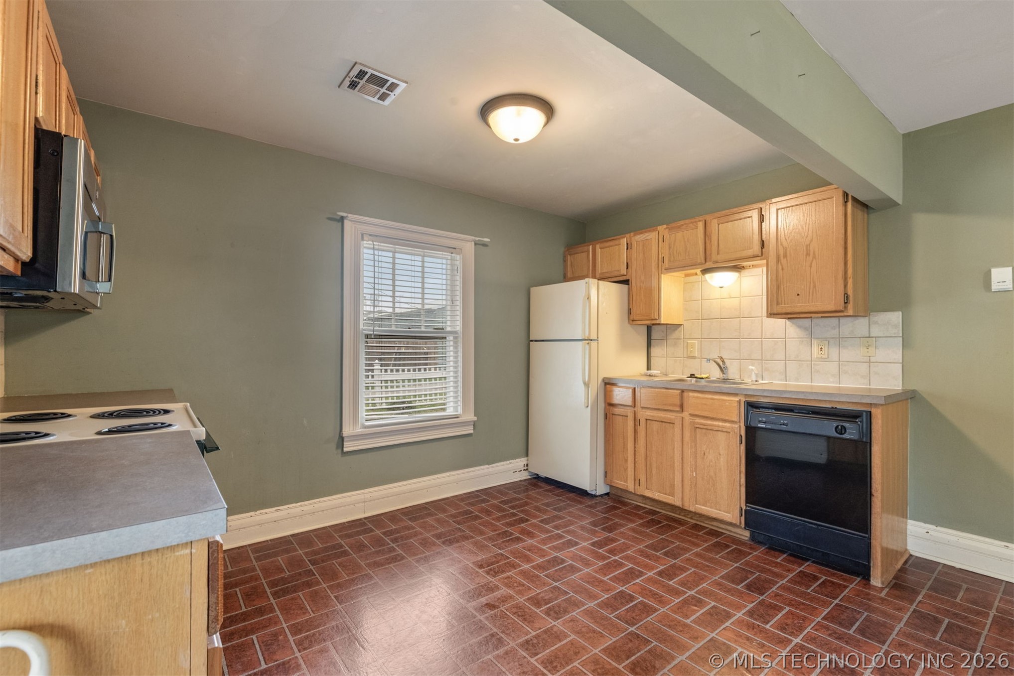 221 W Pecan Street Coweta OK 74429
