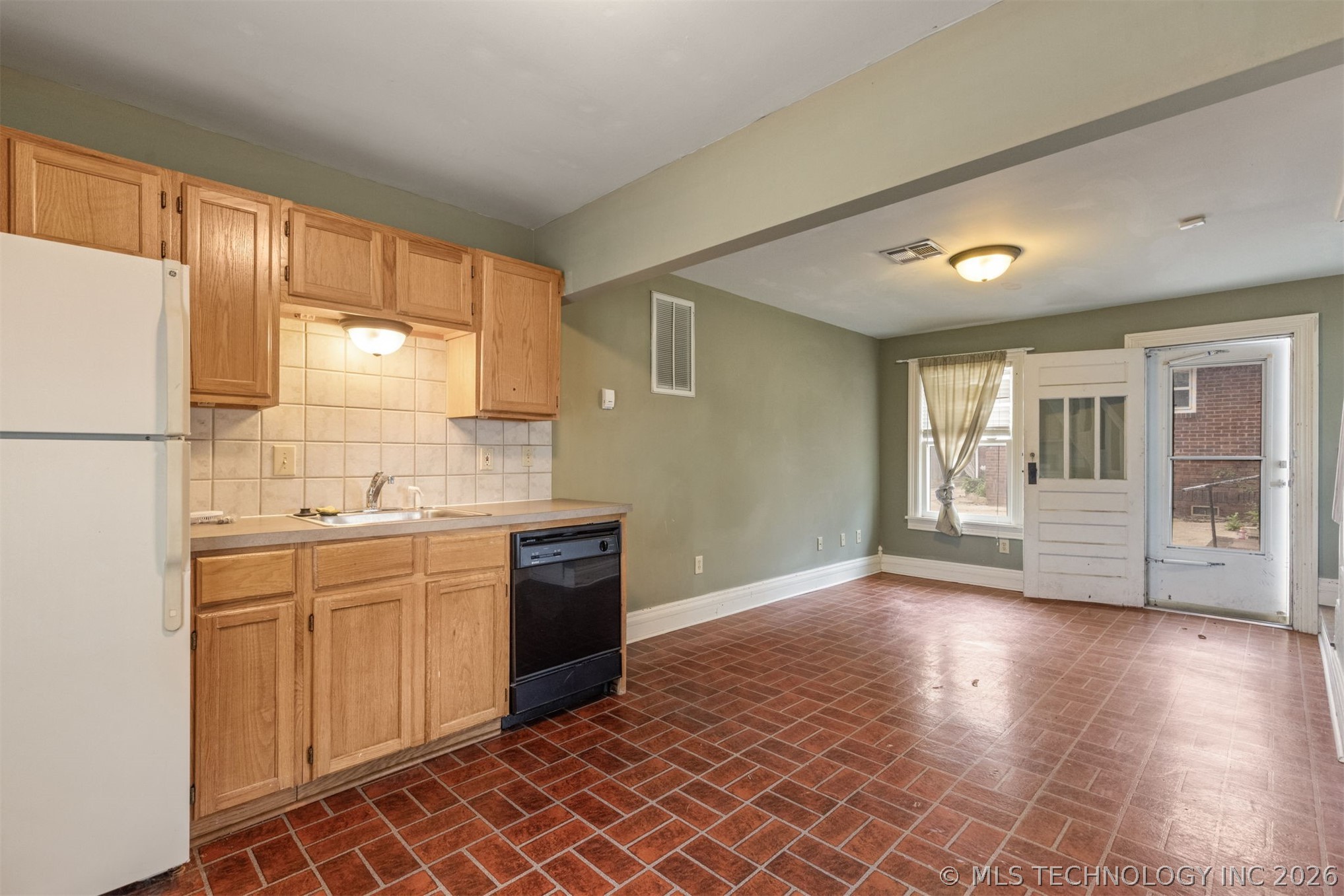 221 W Pecan Street Coweta OK 74429