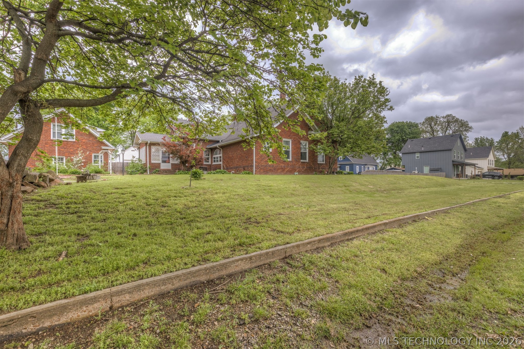 221 W Pecan Street Coweta OK 74429