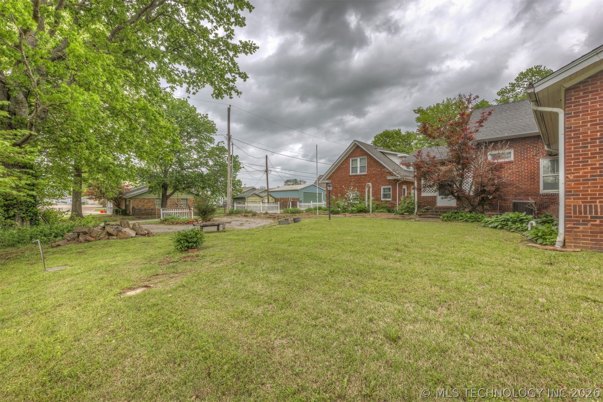 221 W Pecan Street Coweta OK 74429