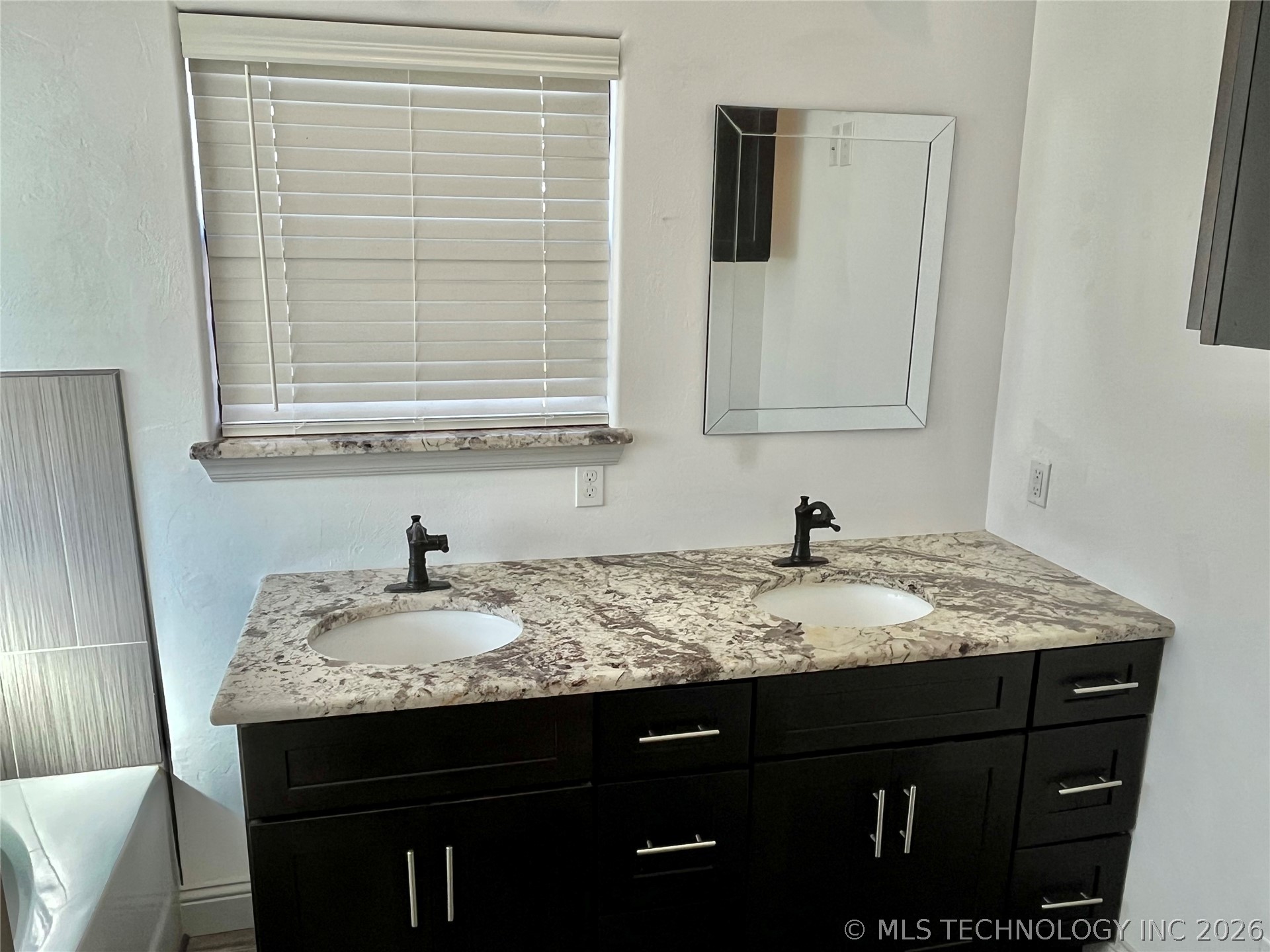 209 9 Avenue Madill OK 73446