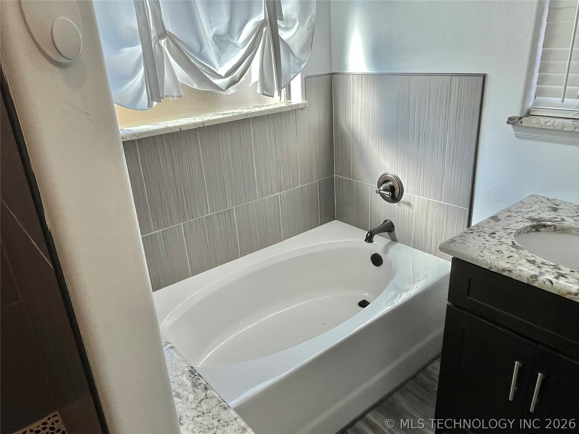 209 9 Avenue Madill OK 73446