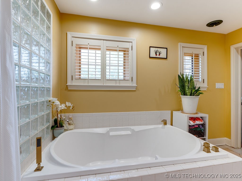 101 Hunter Drive Ada OK 74820