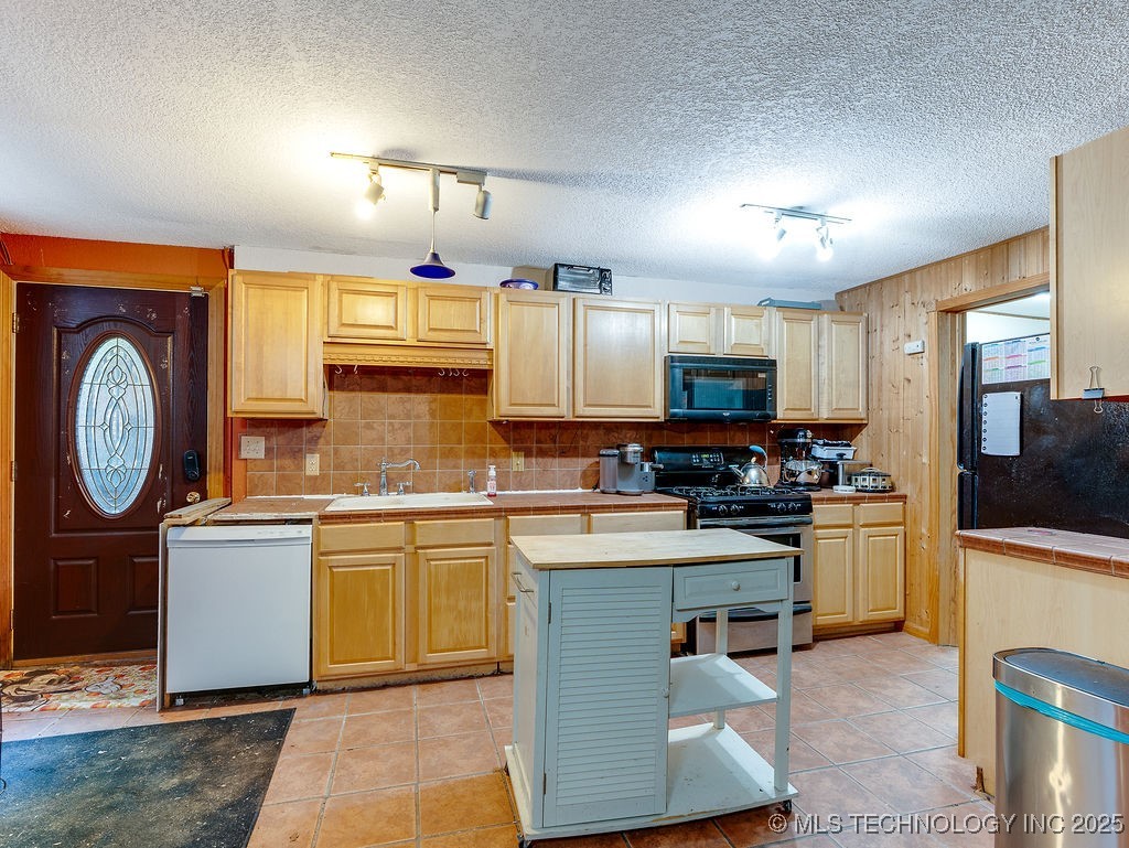 101 Hunter Drive Ada OK 74820