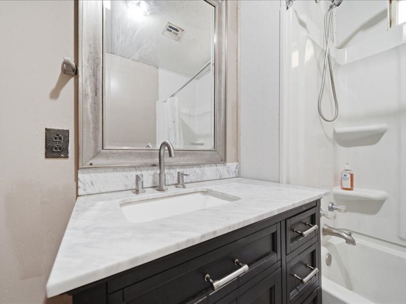 8055 E 585 Locust Grove OK 74352