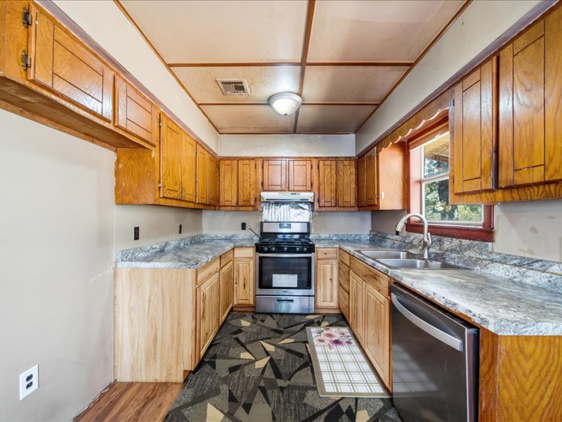 8055 E 585 Locust Grove OK 74352
