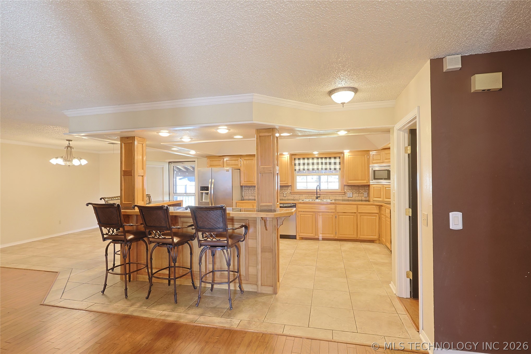 1002 W Knisley Avenue Checotah OK 74426