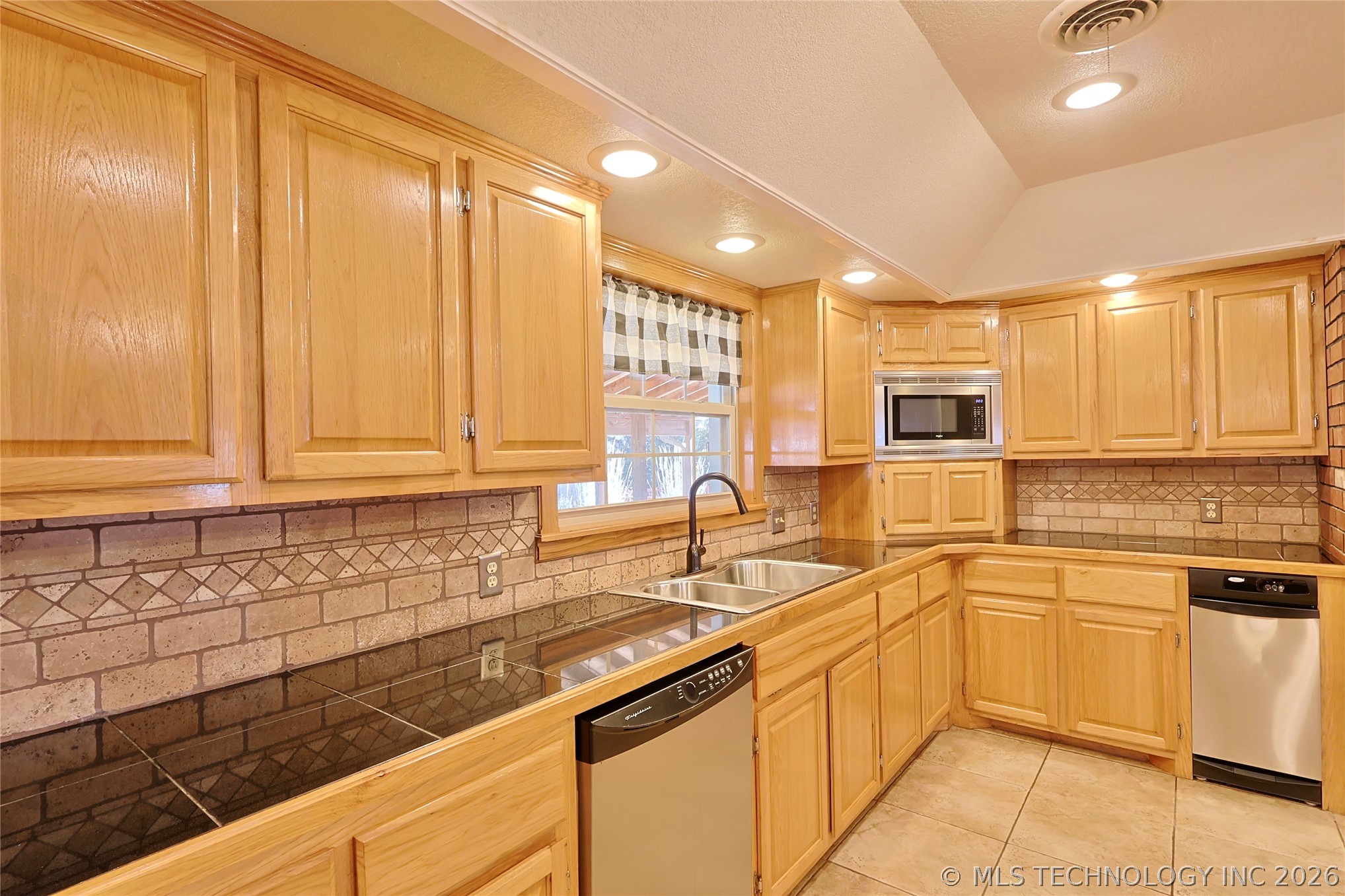 1002 W Knisley Avenue Checotah OK 74426