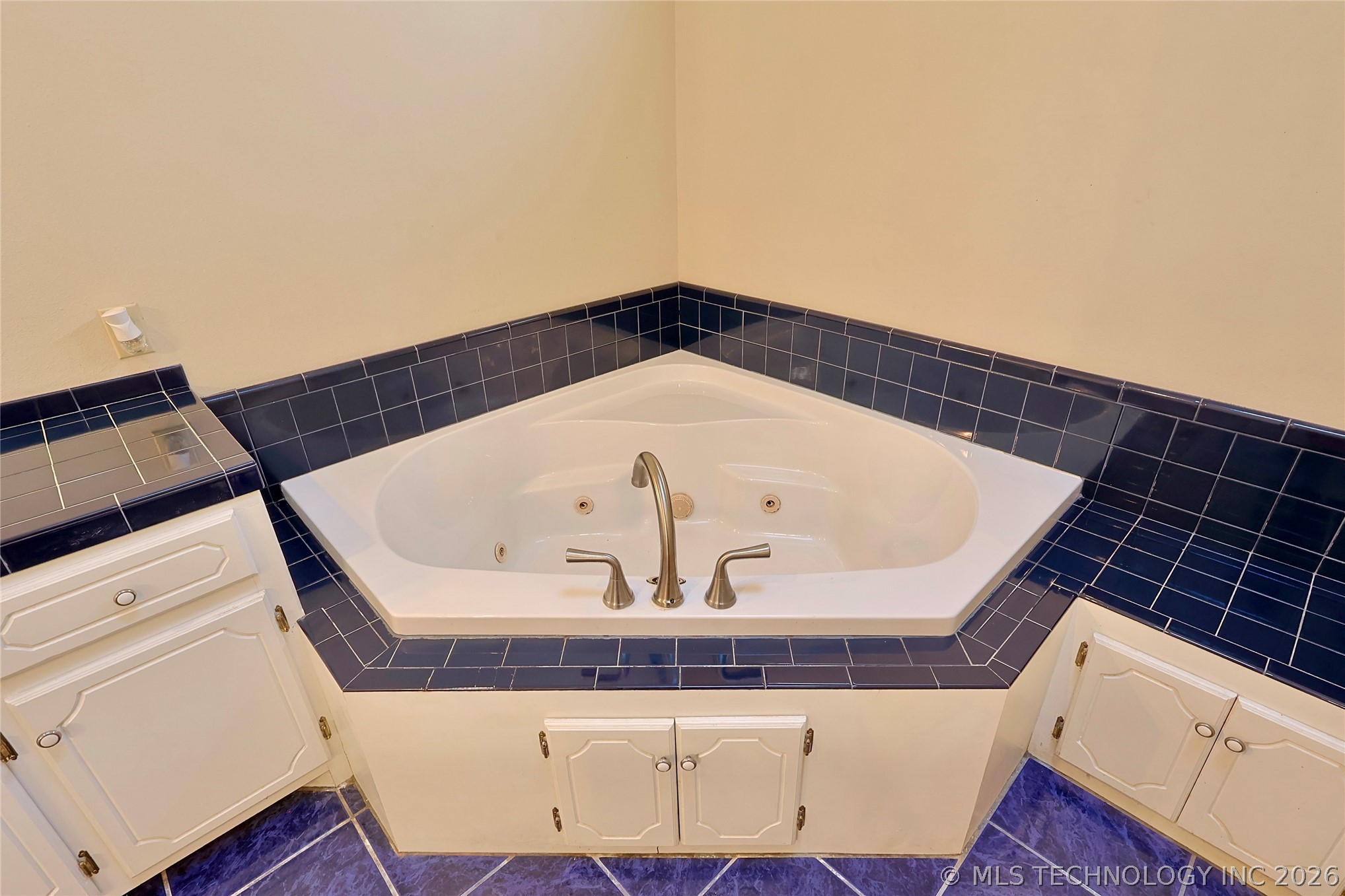 1002 W Knisley Avenue Checotah OK 74426