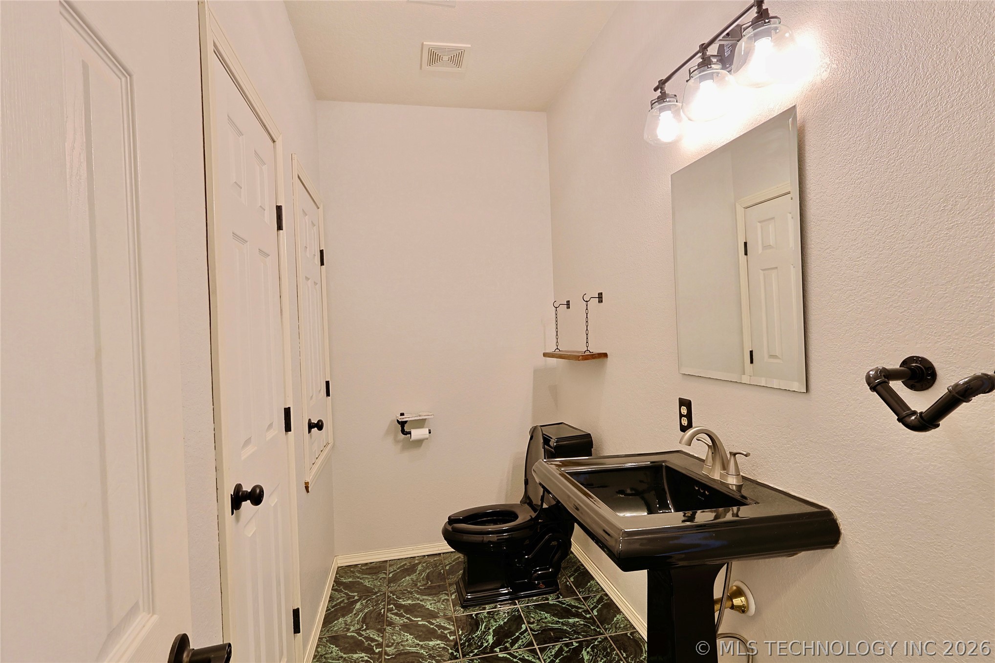 1002 W Knisley Avenue Checotah OK 74426