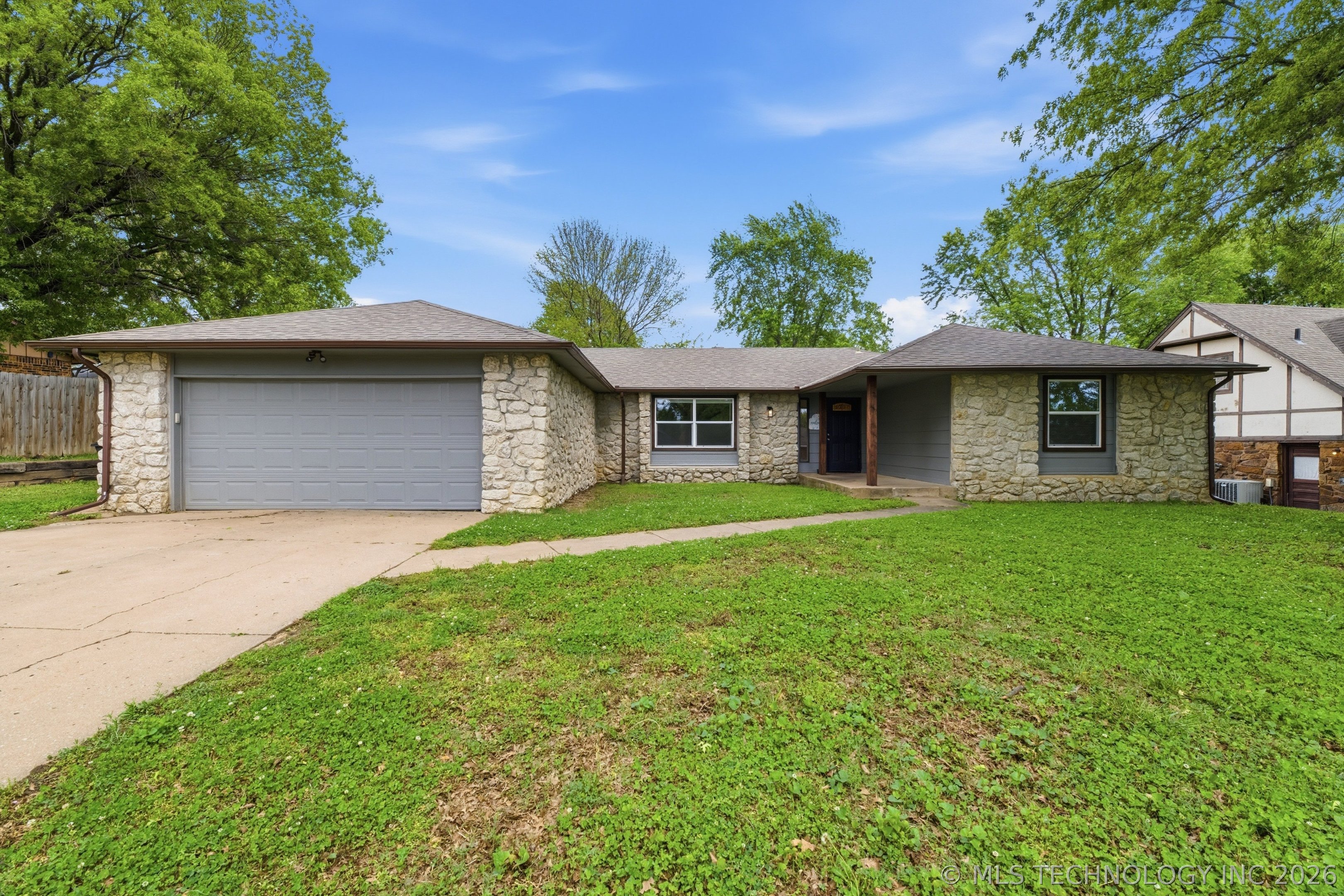 1906 Rolling Hills Drive Bartlesville OK 74006