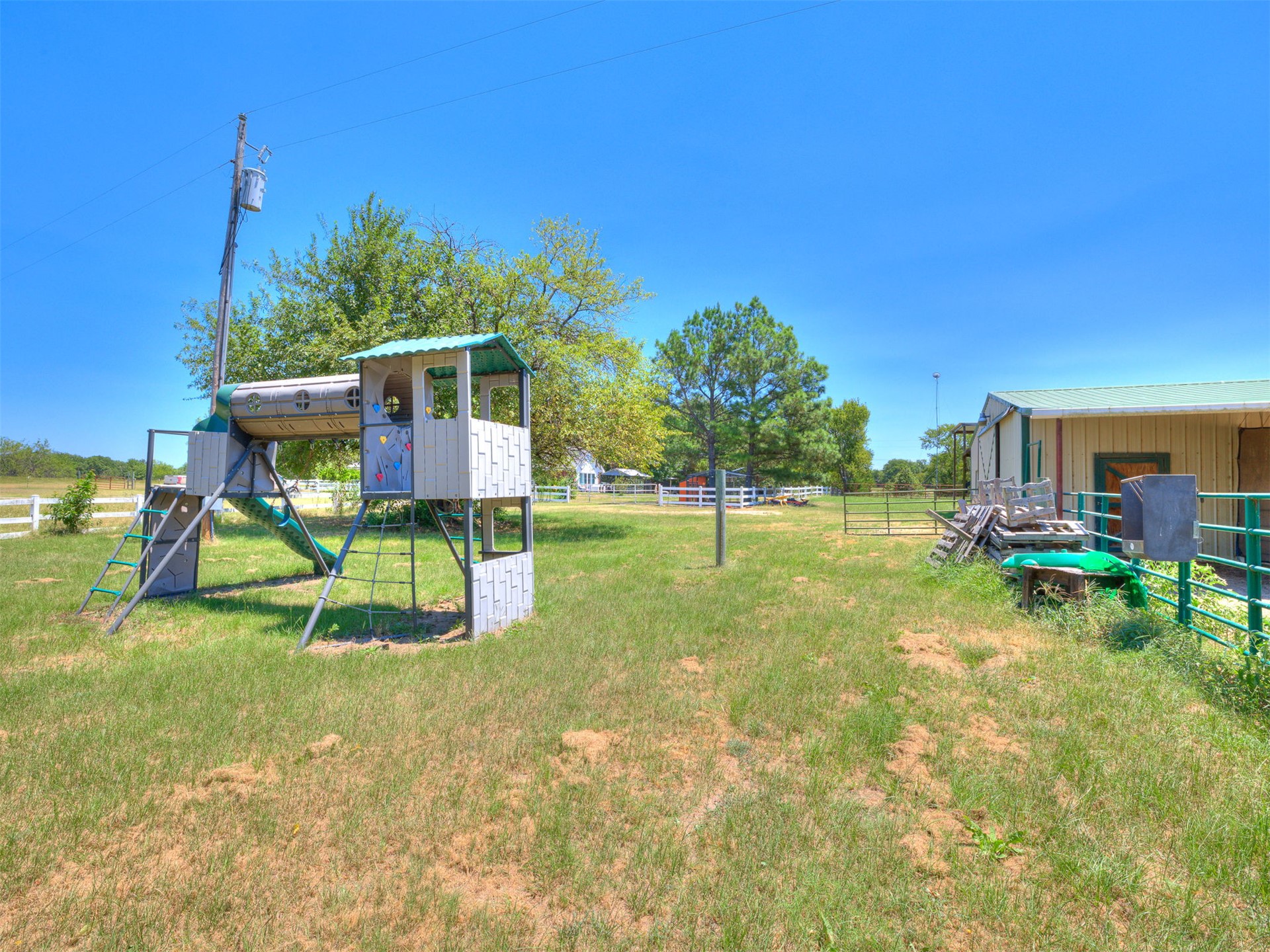 9735 E Sandy Creek Road Coleman OK 73432