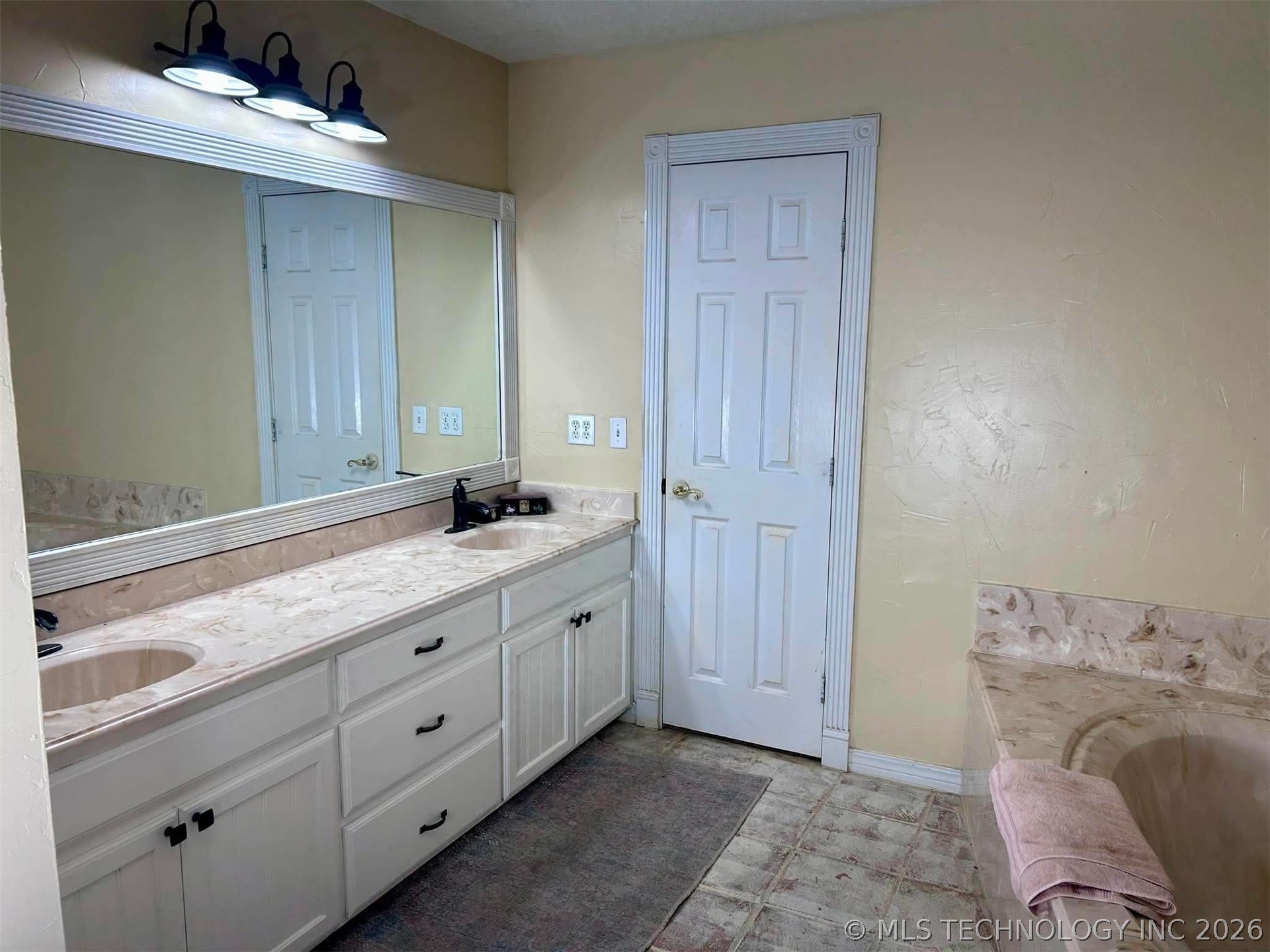 9735 E Sandy Creek Road Coleman OK 73432