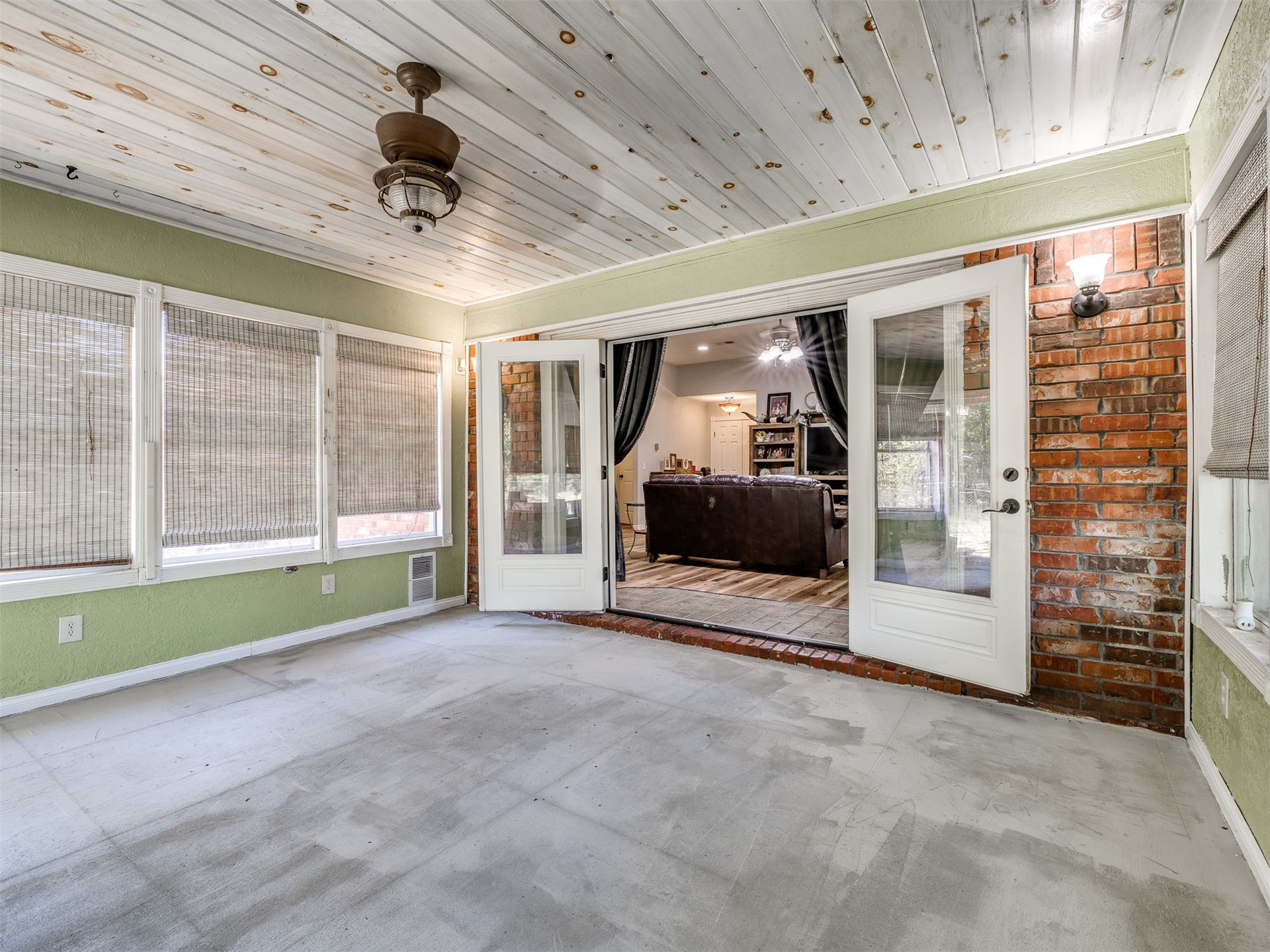 9735 E Sandy Creek Road Coleman OK 73432
