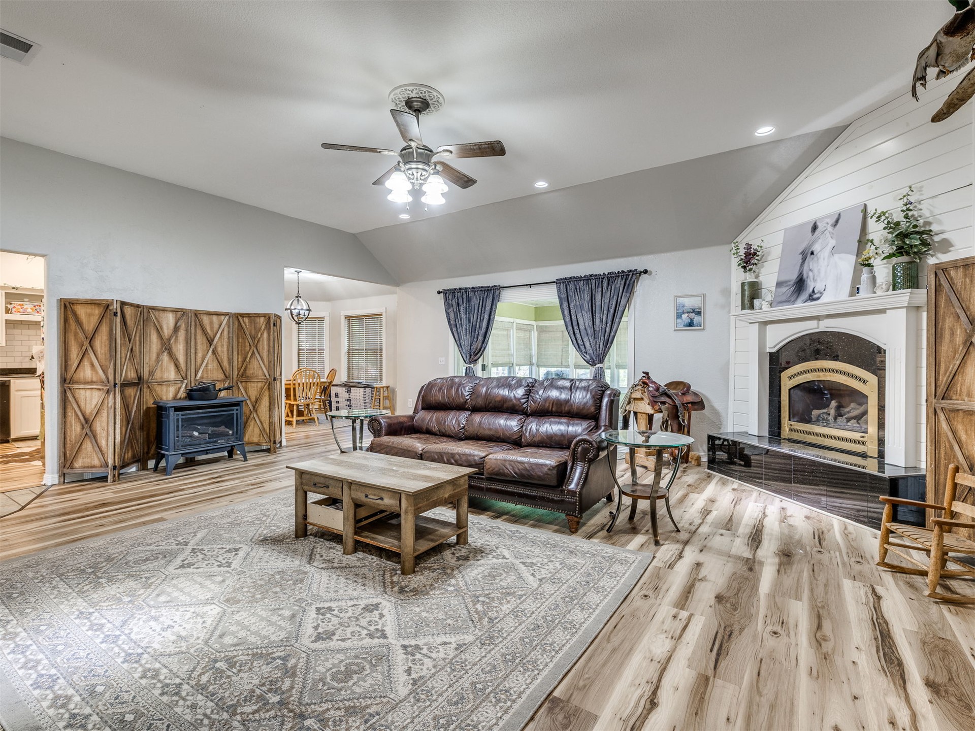 9735 E Sandy Creek Road Coleman OK 73432