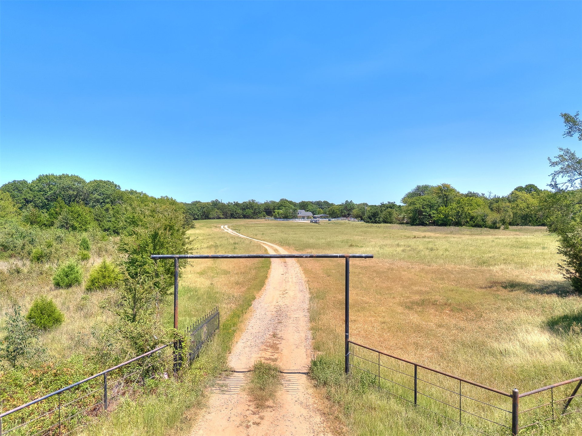 9735 E Sandy Creek Road Coleman OK 73432