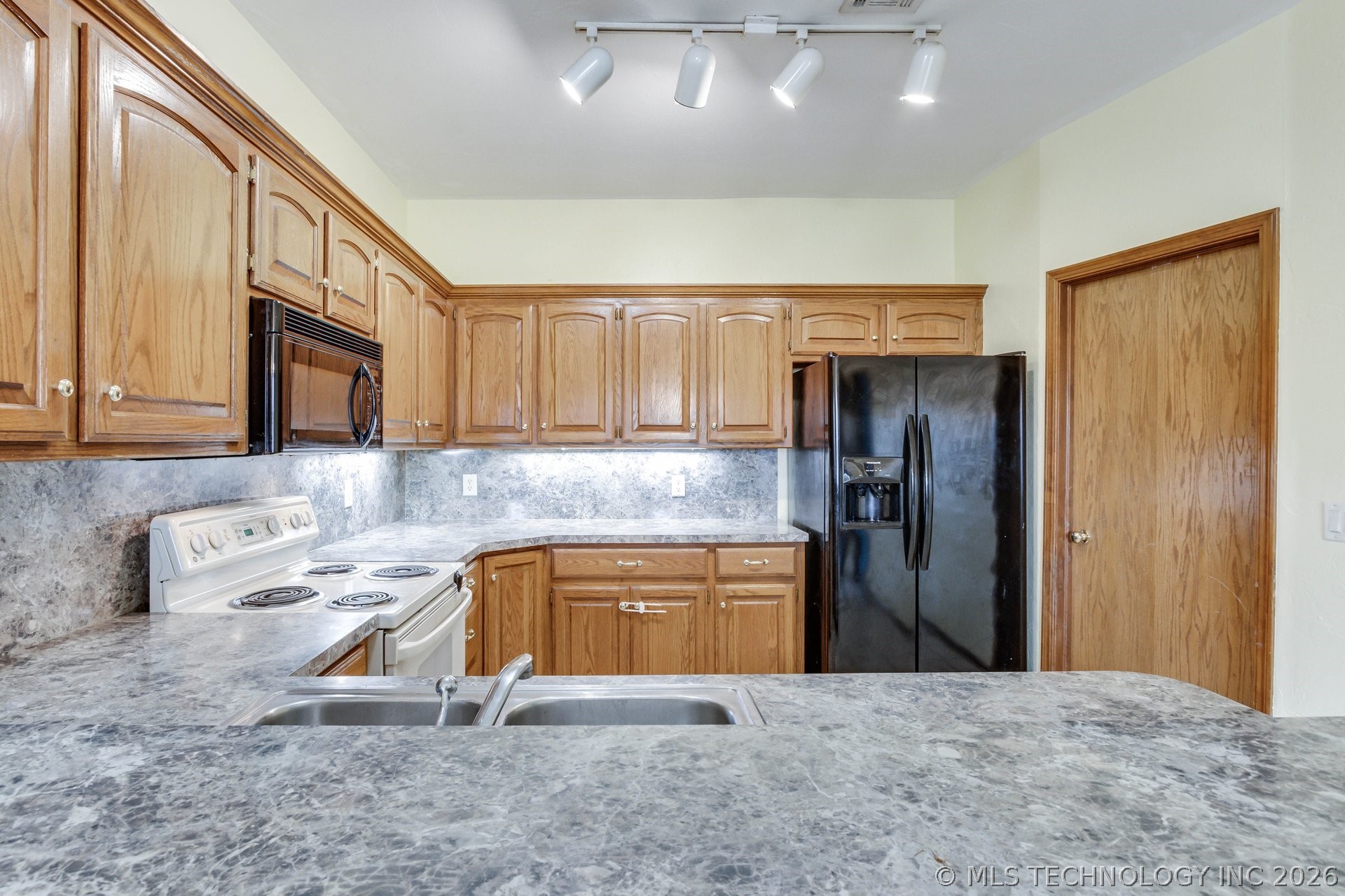 2137 NE 13th Moore OK 73160