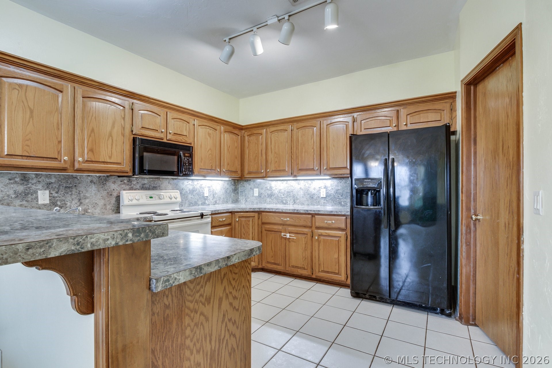 2137 NE 13th Moore OK 73160