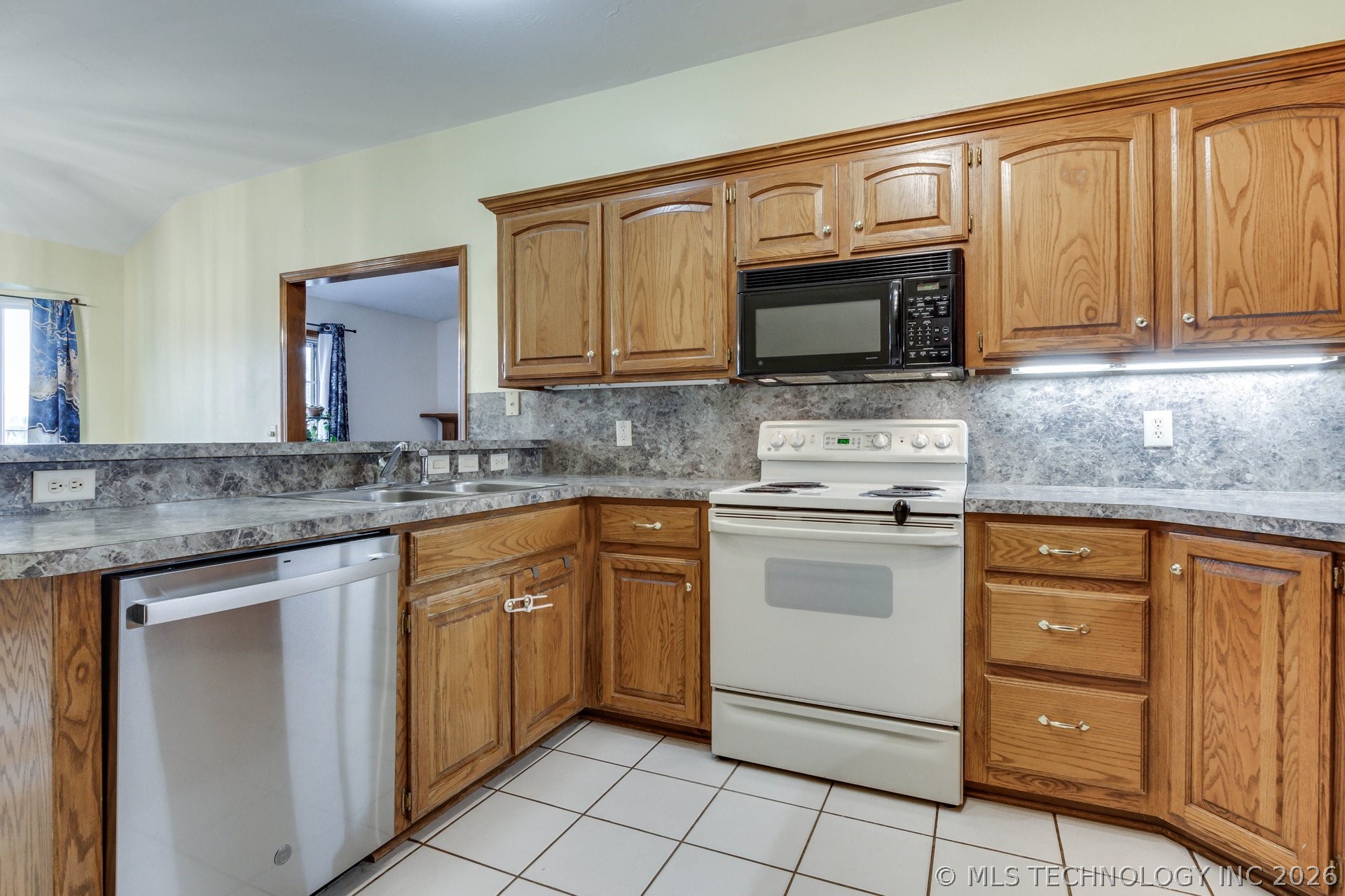2137 NE 13th Moore OK 73160