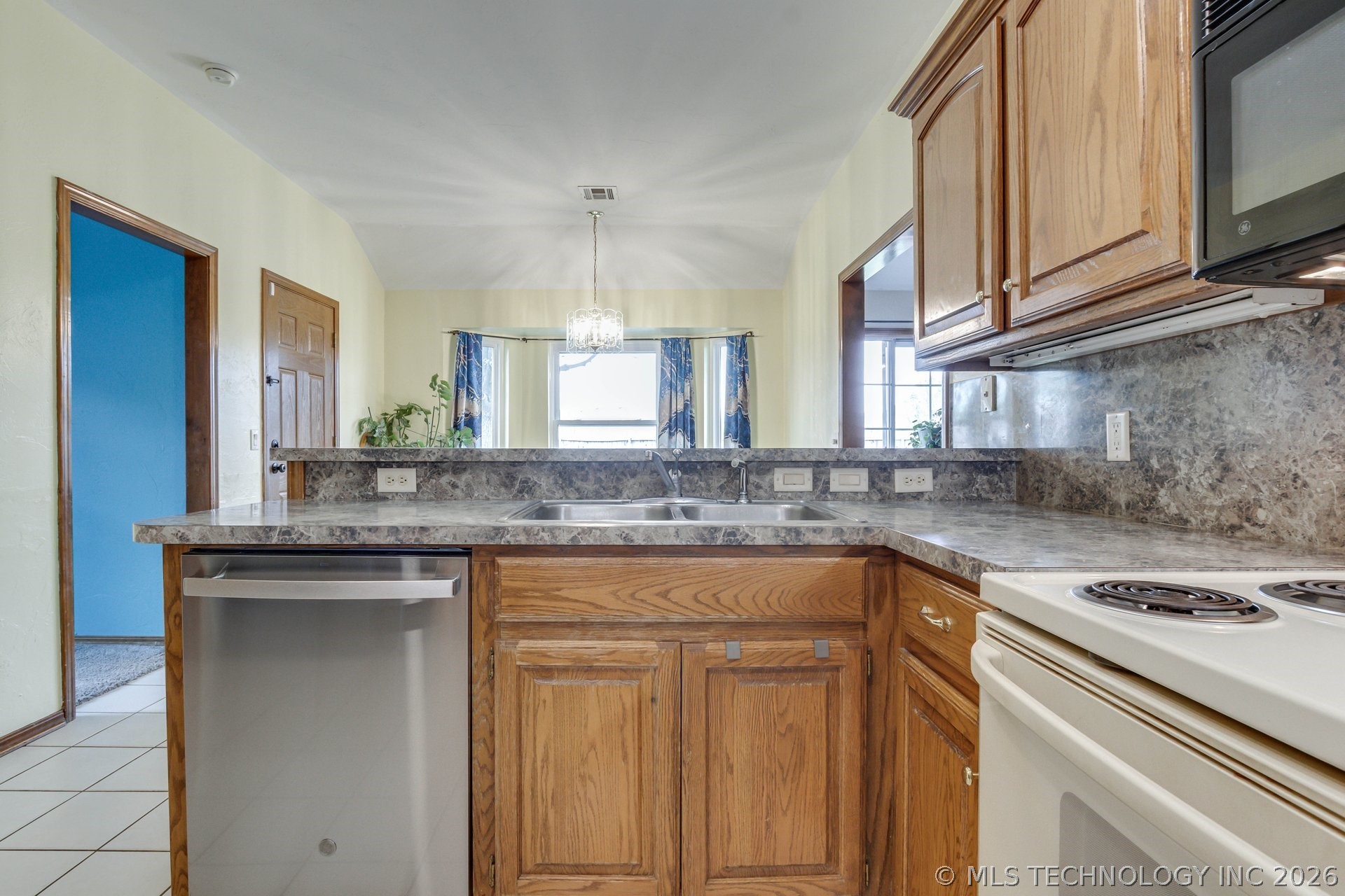2137 NE 13th Moore OK 73160