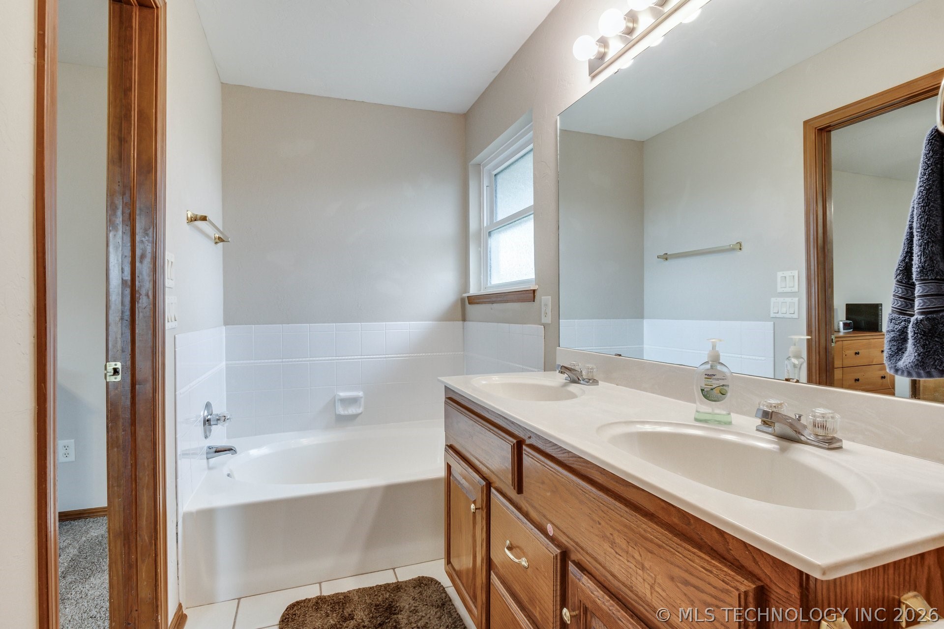 2137 NE 13th Moore OK 73160