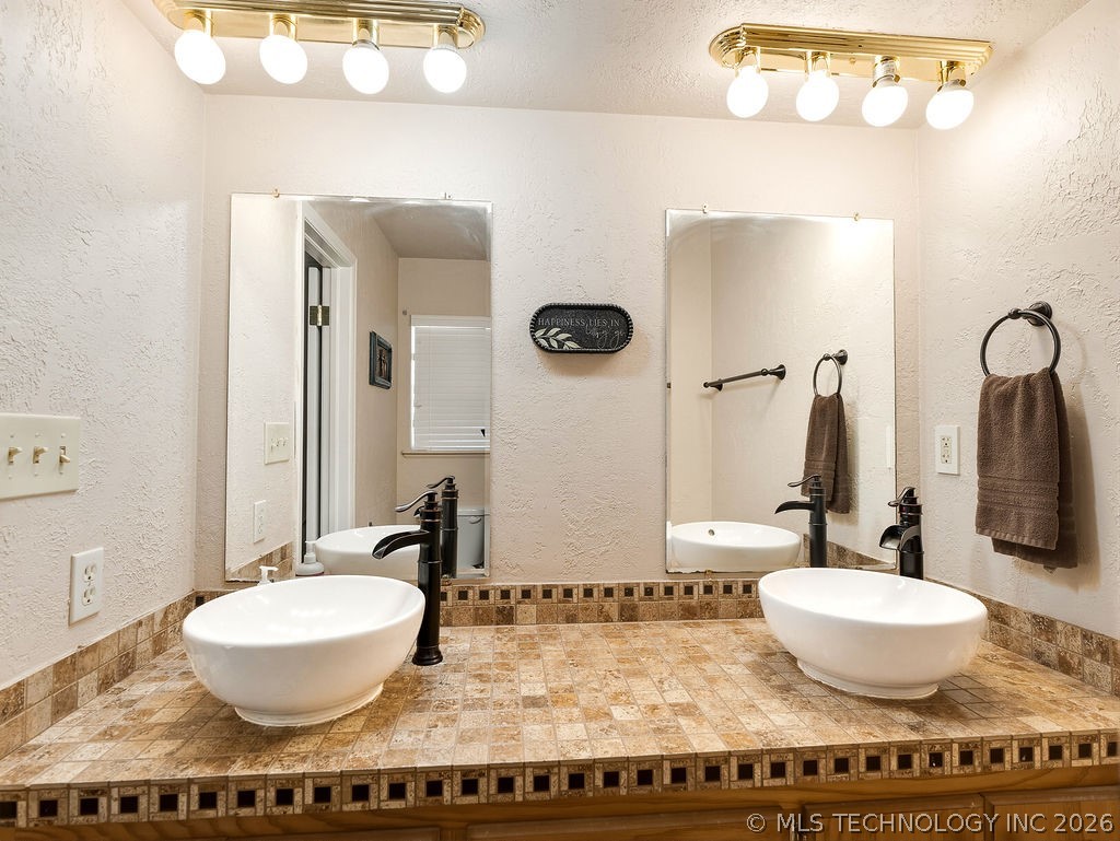 1915 E 15th Street Ada OK 74820