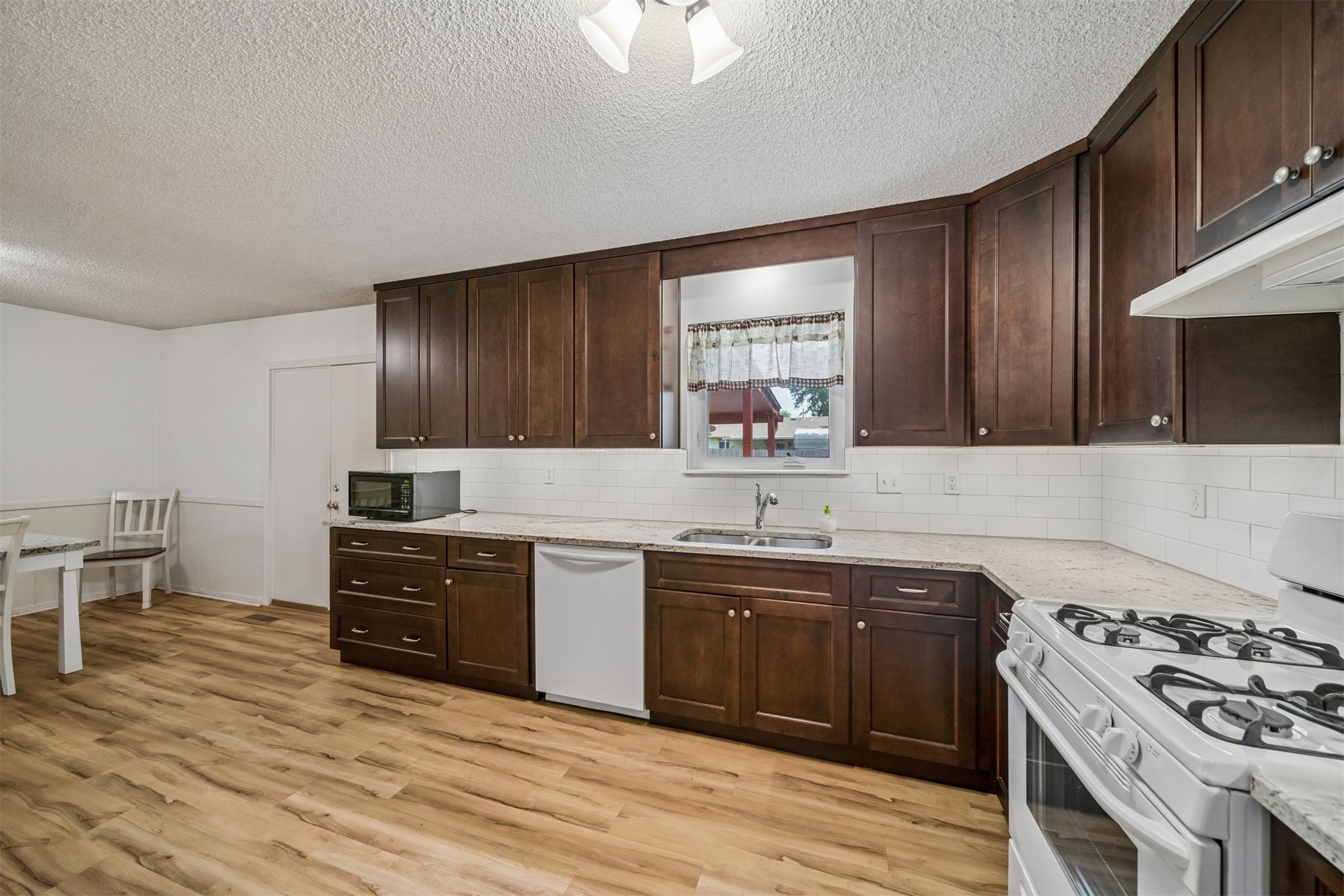 11906 E 37th Place Tulsa OK 74146