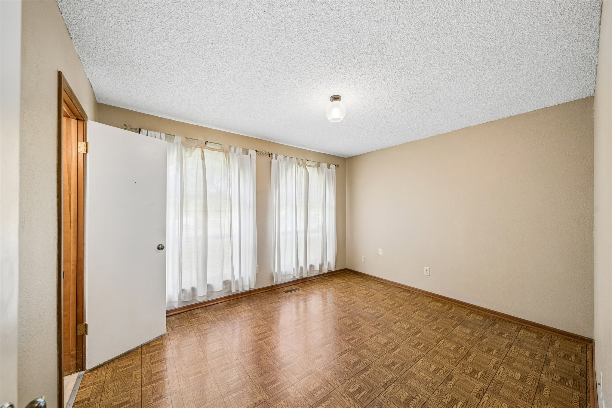 11906 E 37th Place Tulsa OK 74146