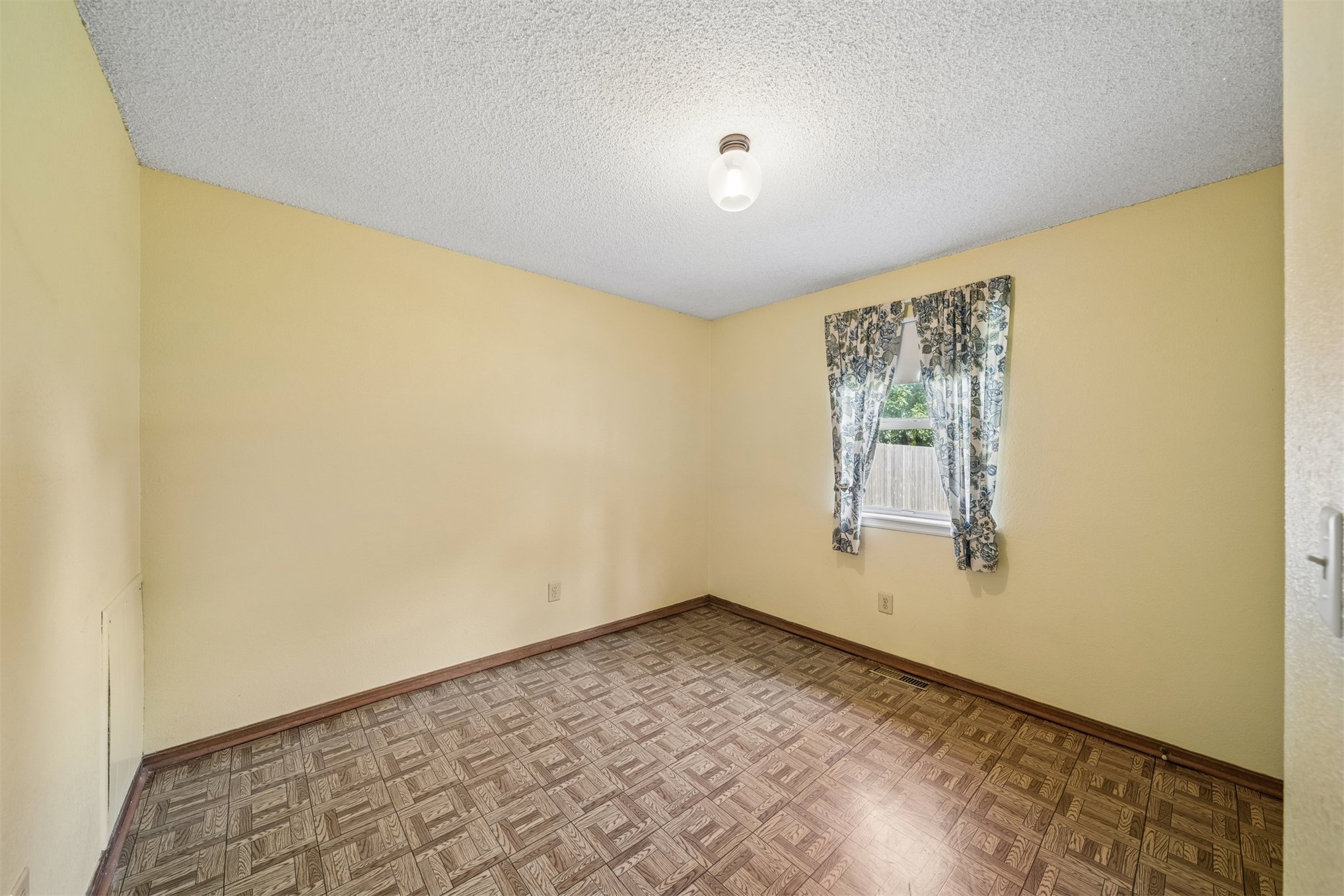 11906 E 37th Place Tulsa OK 74146