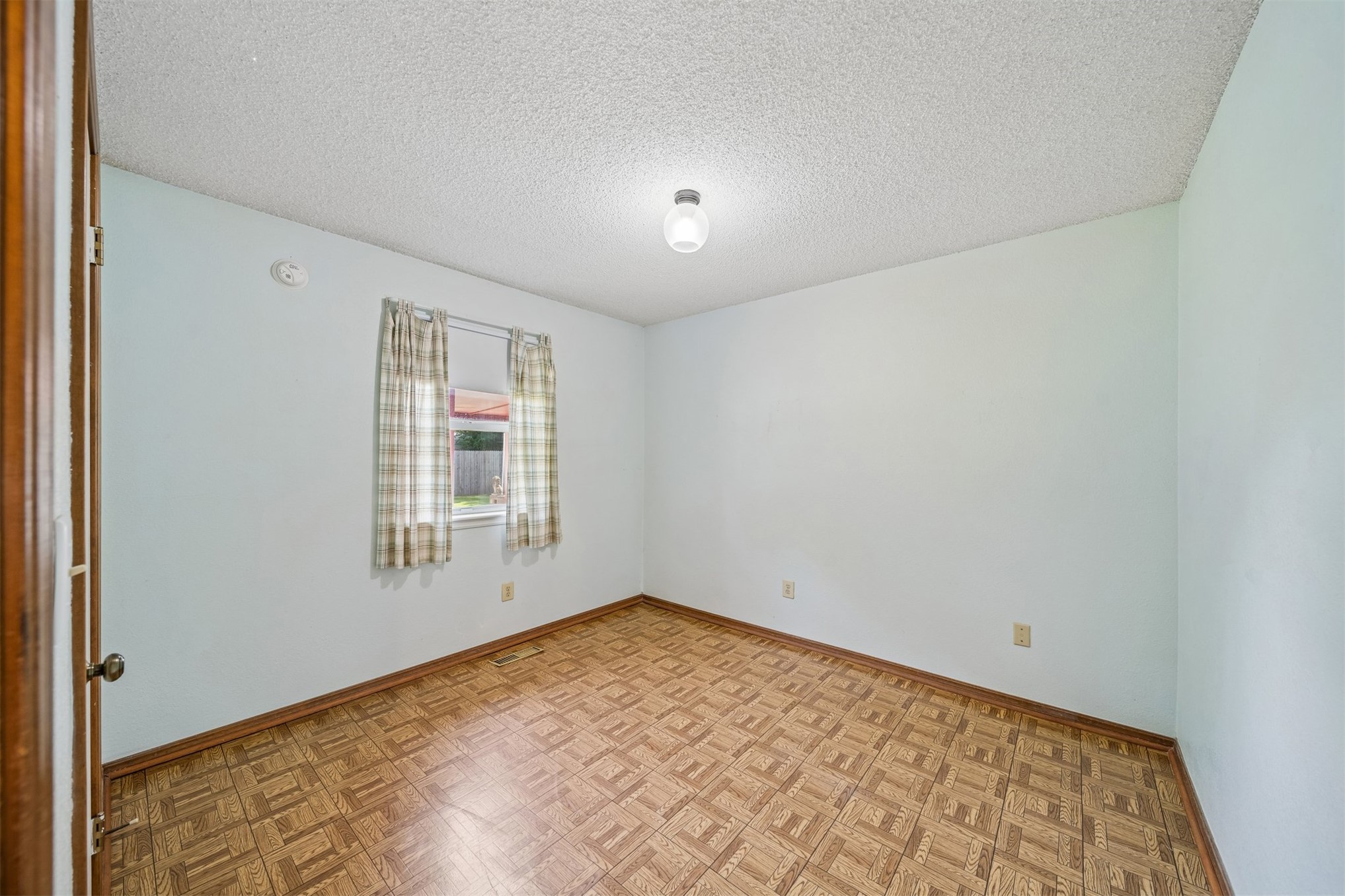 11906 E 37th Place Tulsa OK 74146