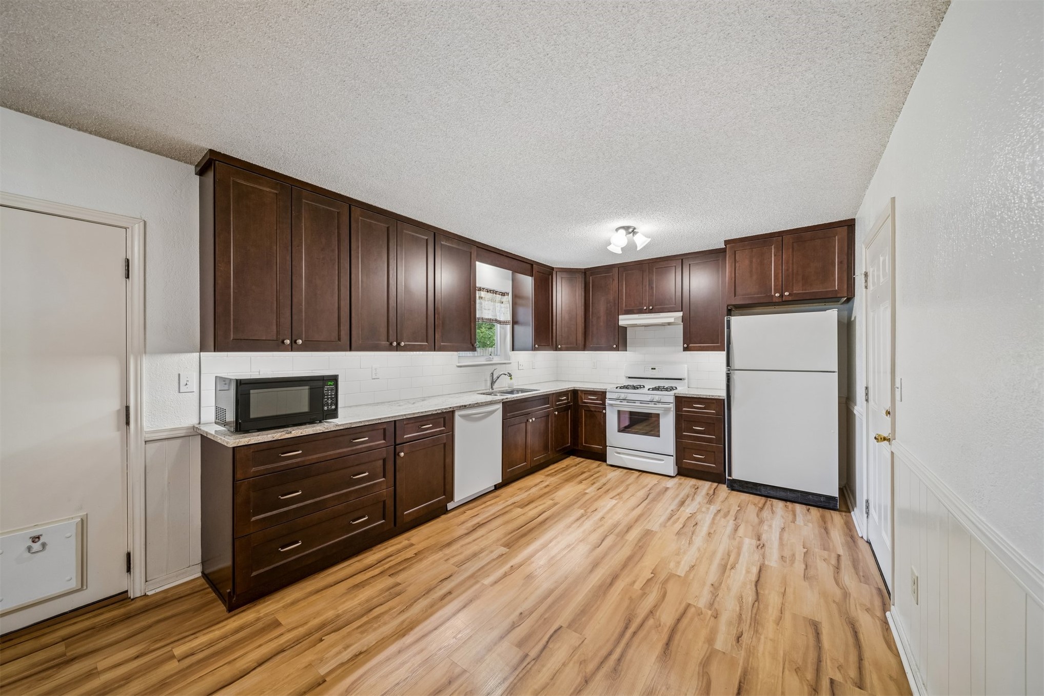 11906 E 37th Place Tulsa OK 74146